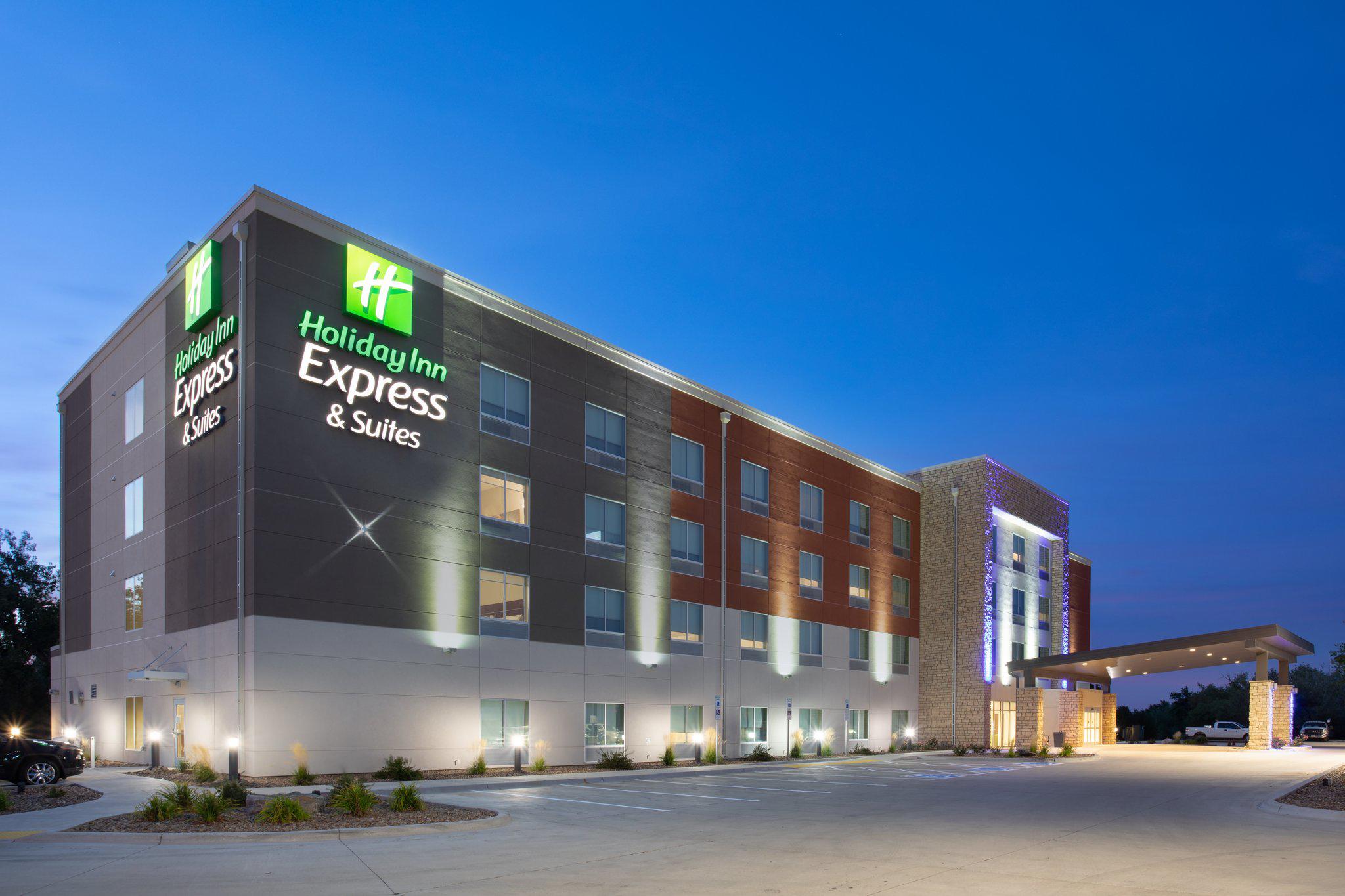 Holiday Inn Express & Suites Sterling Photo