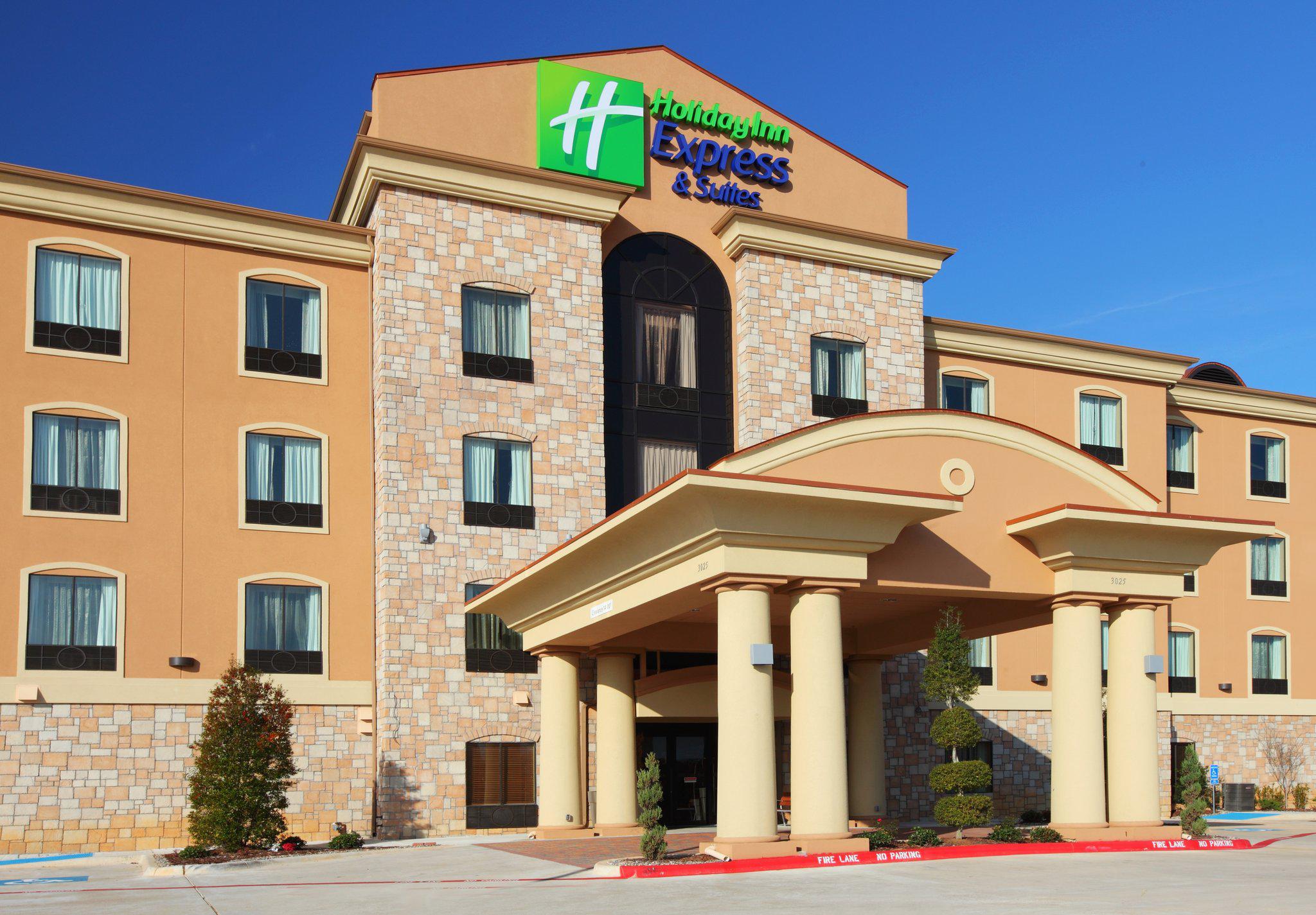 Holiday Inn Express & Suites Paris Photo