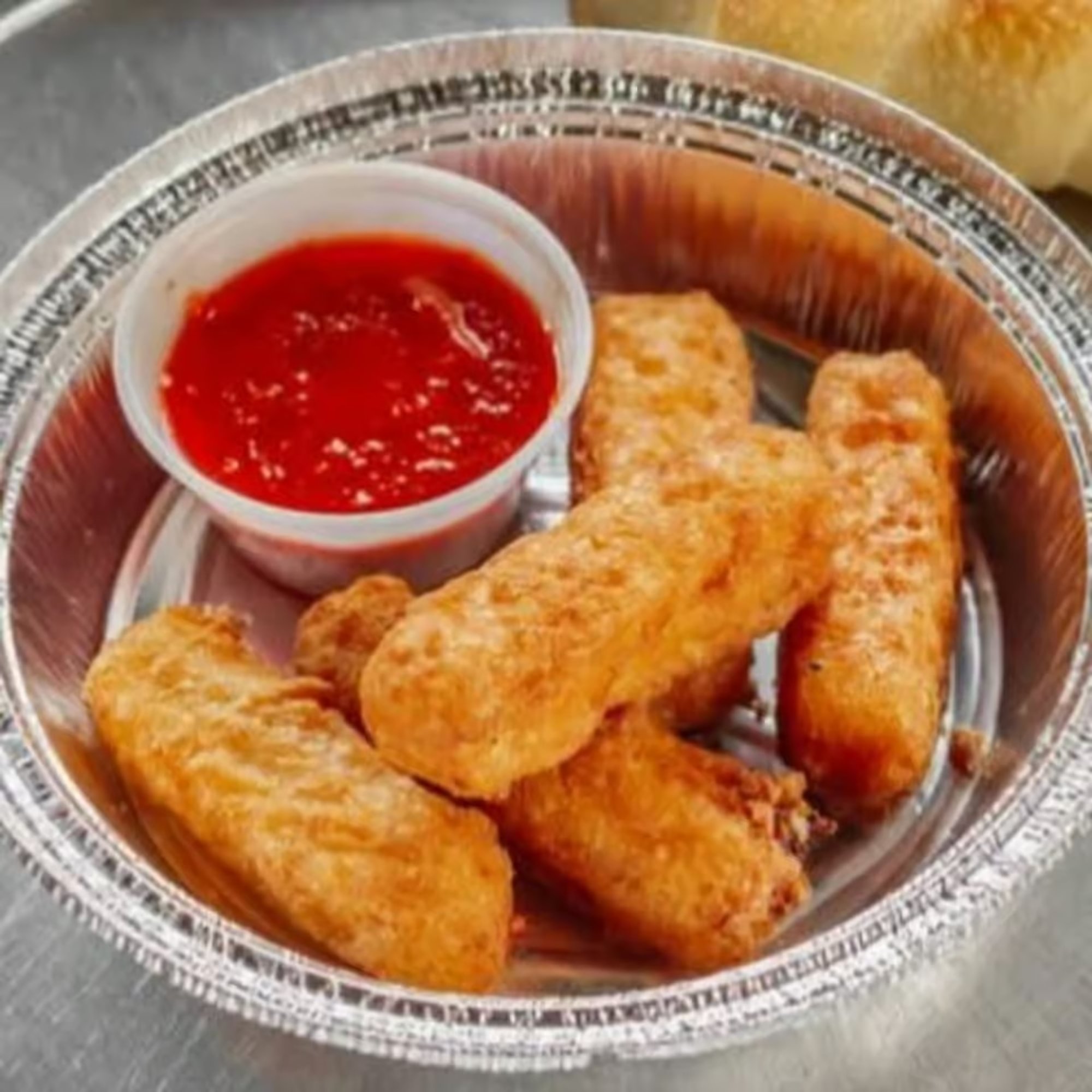Mozzarella Sticks (6 with sauce)