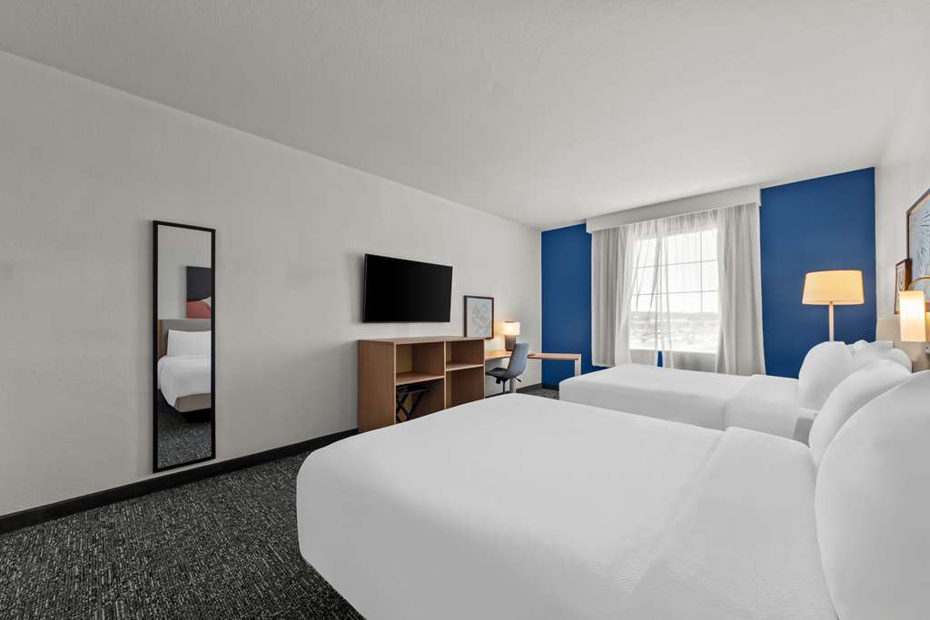 Spark by Hilton Selma Image