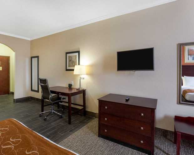 Images Comfort Suites