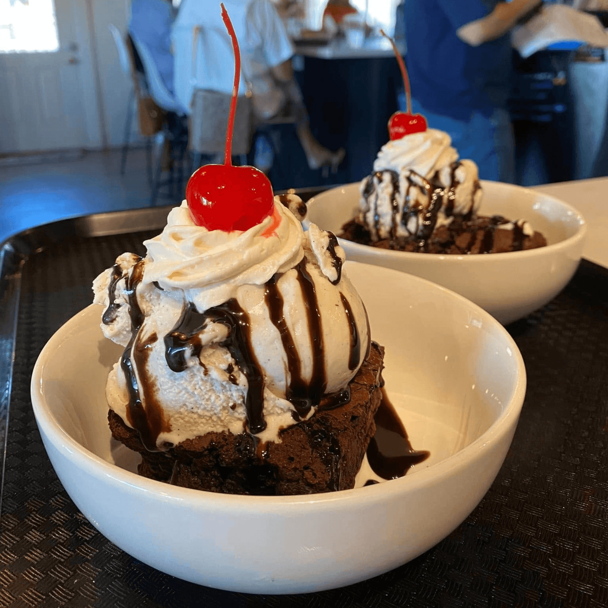 HOT FUDGE BROWNIE SUNDAE