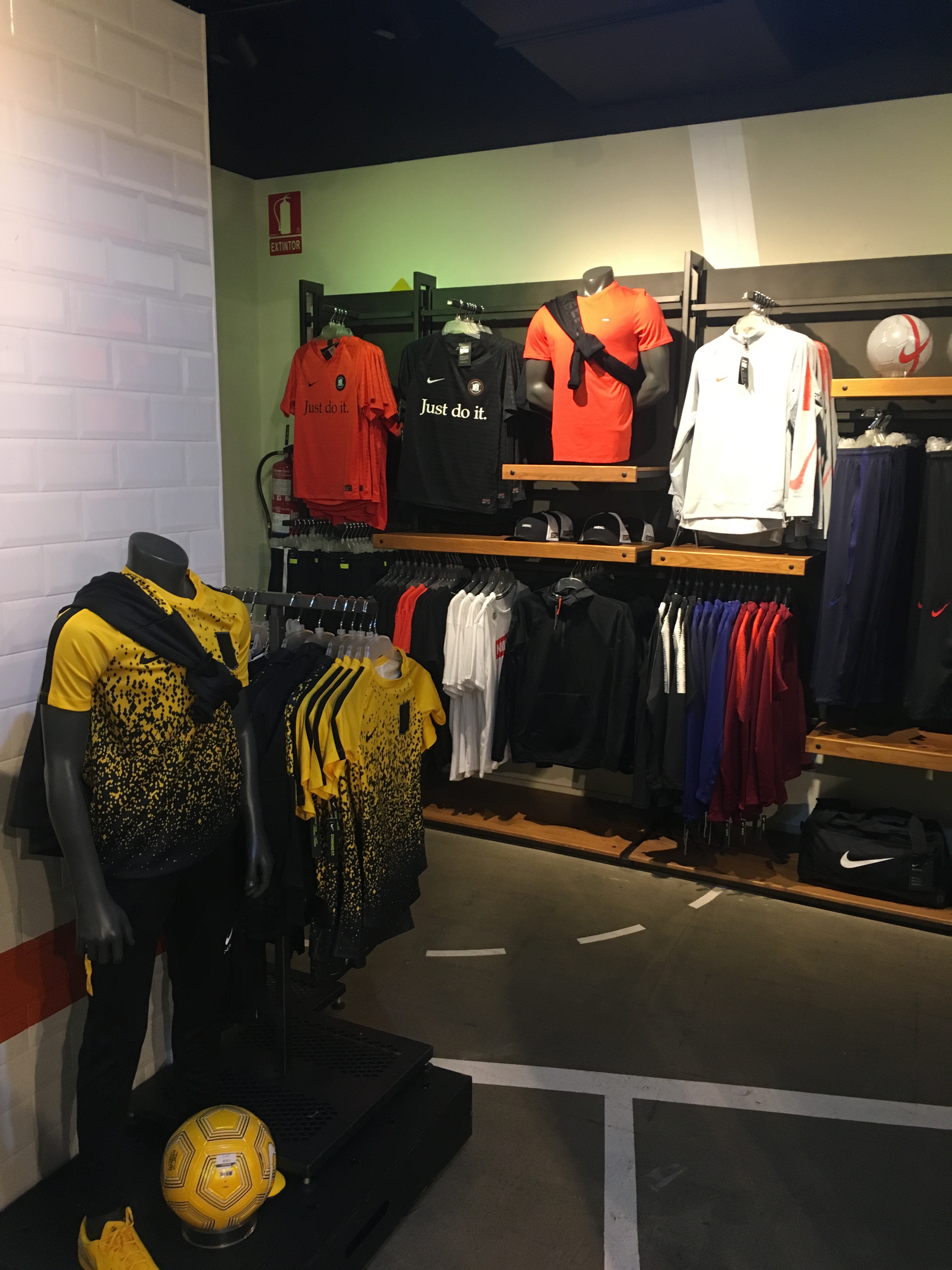 Nike Factory Store Valencia | Ropa De Deporte Amarillas