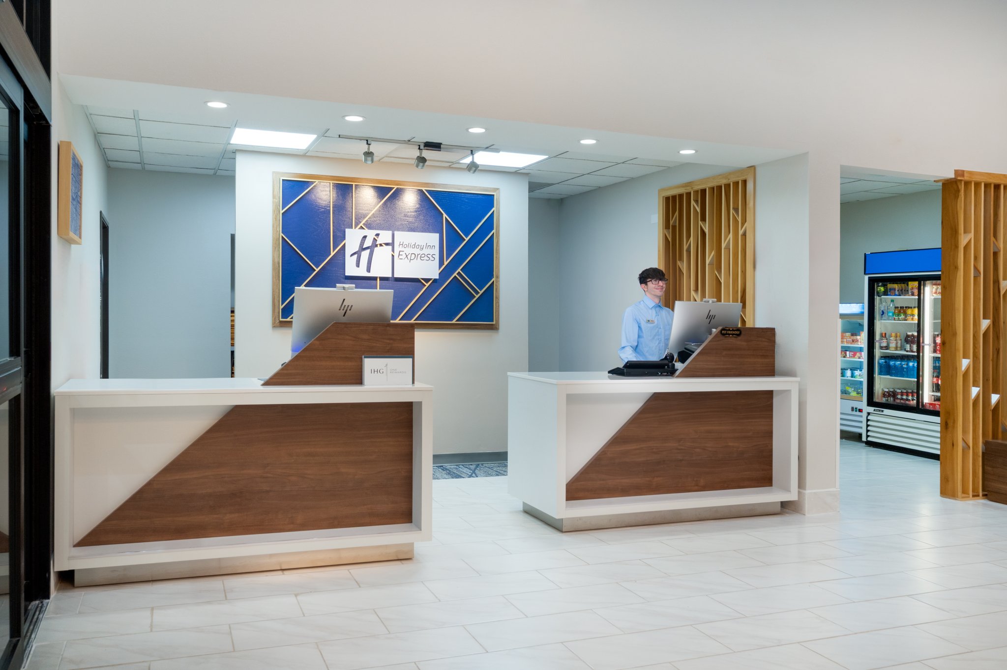 Holiday Inn Express & Suites Pratt by IHG Image