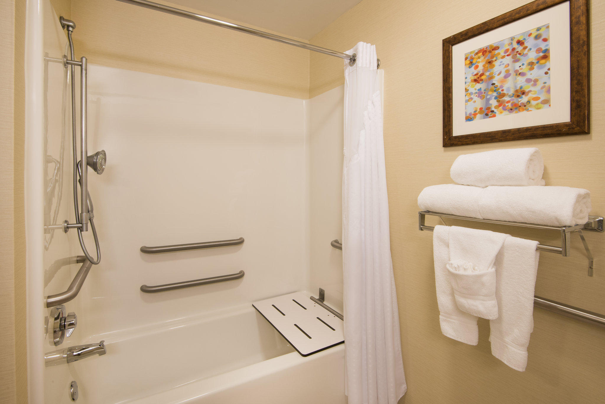 Holiday Inn Express & Suites Sharon-Hermitage Photo