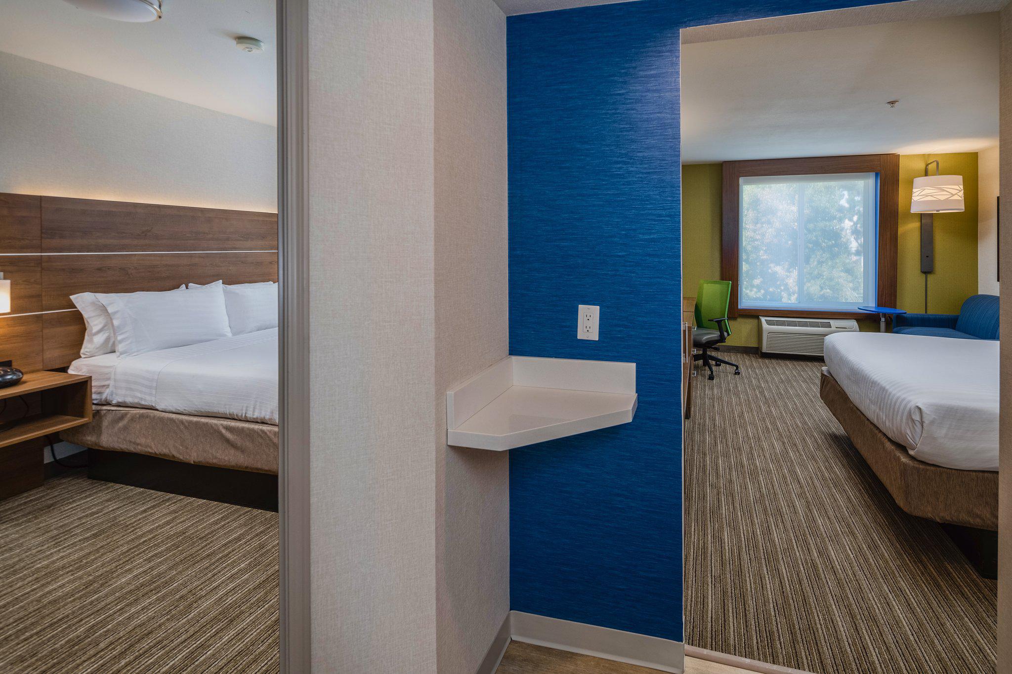 Holiday Inn Express & Suites Modesto-Salida Photo