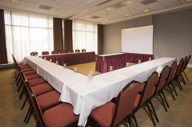 Images Embassy Suites by Hilton Detroit Troy Auburn Hills