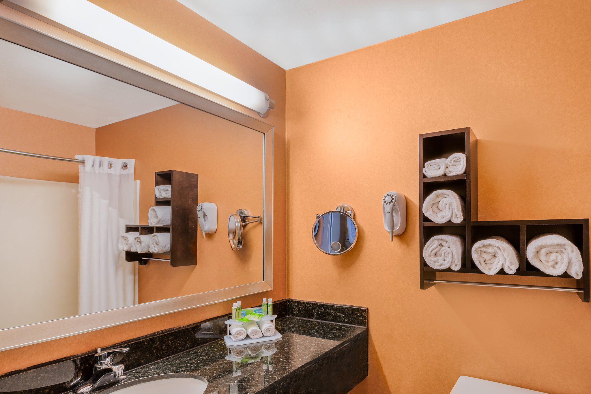 Holiday Inn Express & Suites San Jose-Morgan Hill Photo