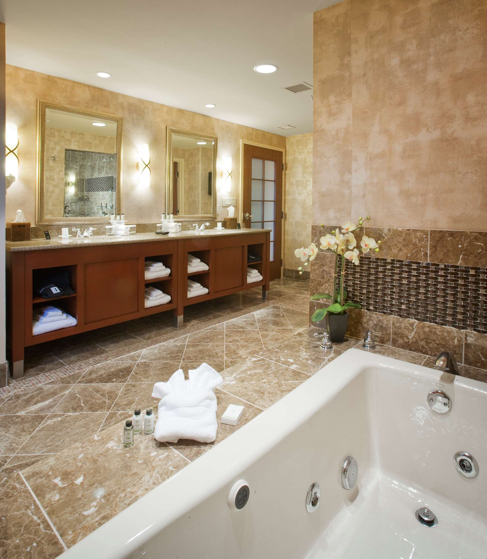 Guest room bath