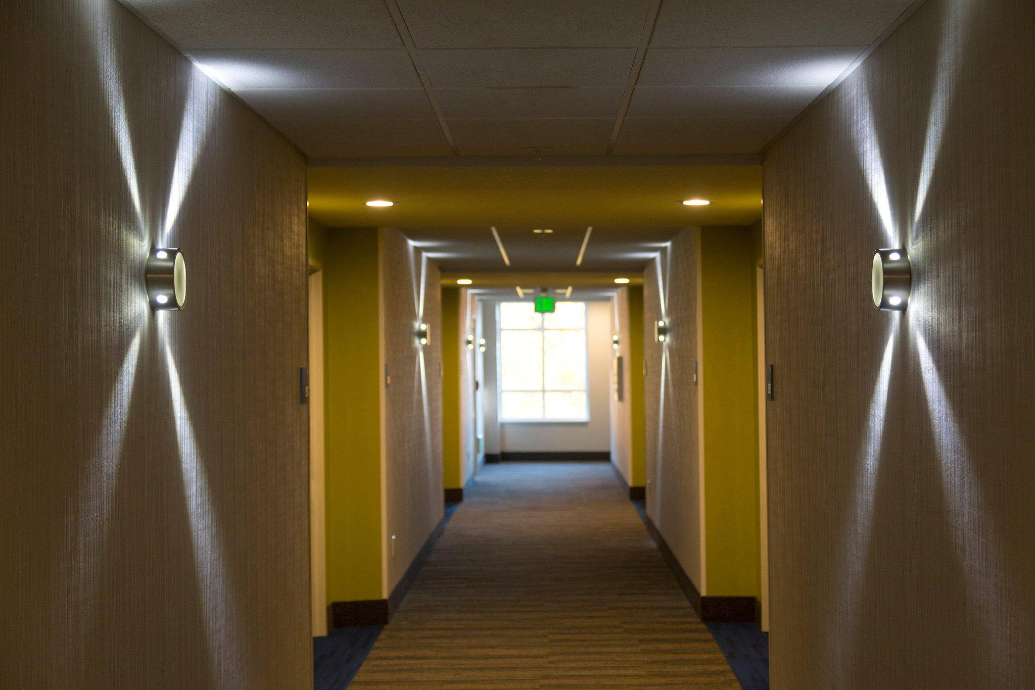 Holiday Inn Express & Suites Seattle South - Tukwila Photo