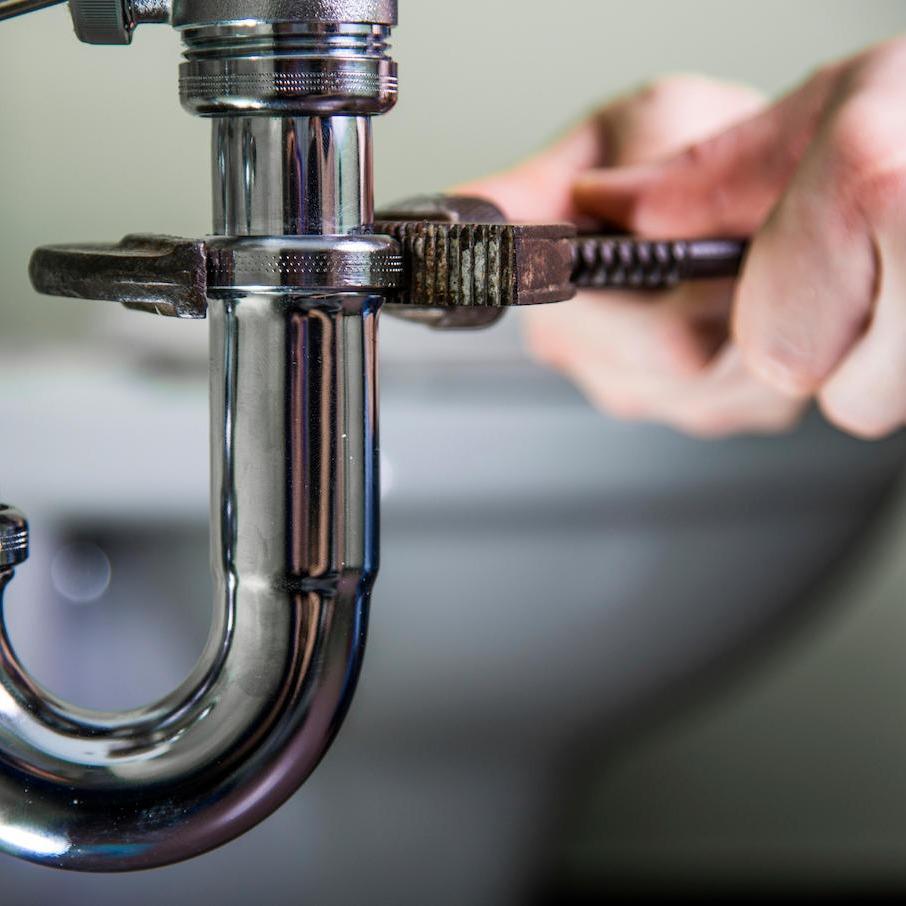 Dennis's Plumbing Services LLC Logo