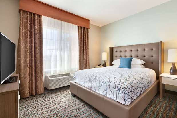 Images Best Western Plus Peppertree Inn at Omak