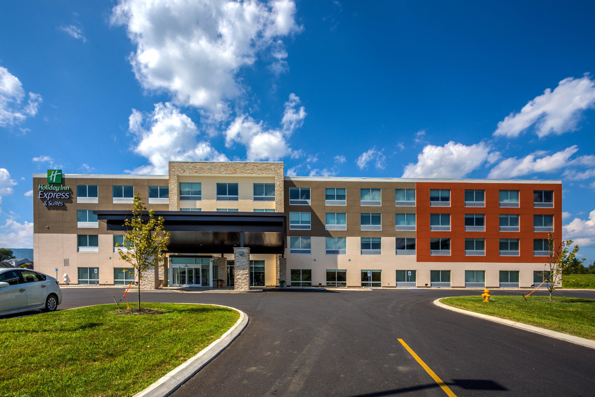 Holiday Inn Express & Suites Reedsville - State Coll Area Photo