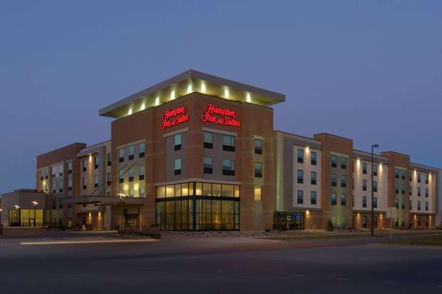 Images Hampton Inn & Suites Omaha-Downtown
