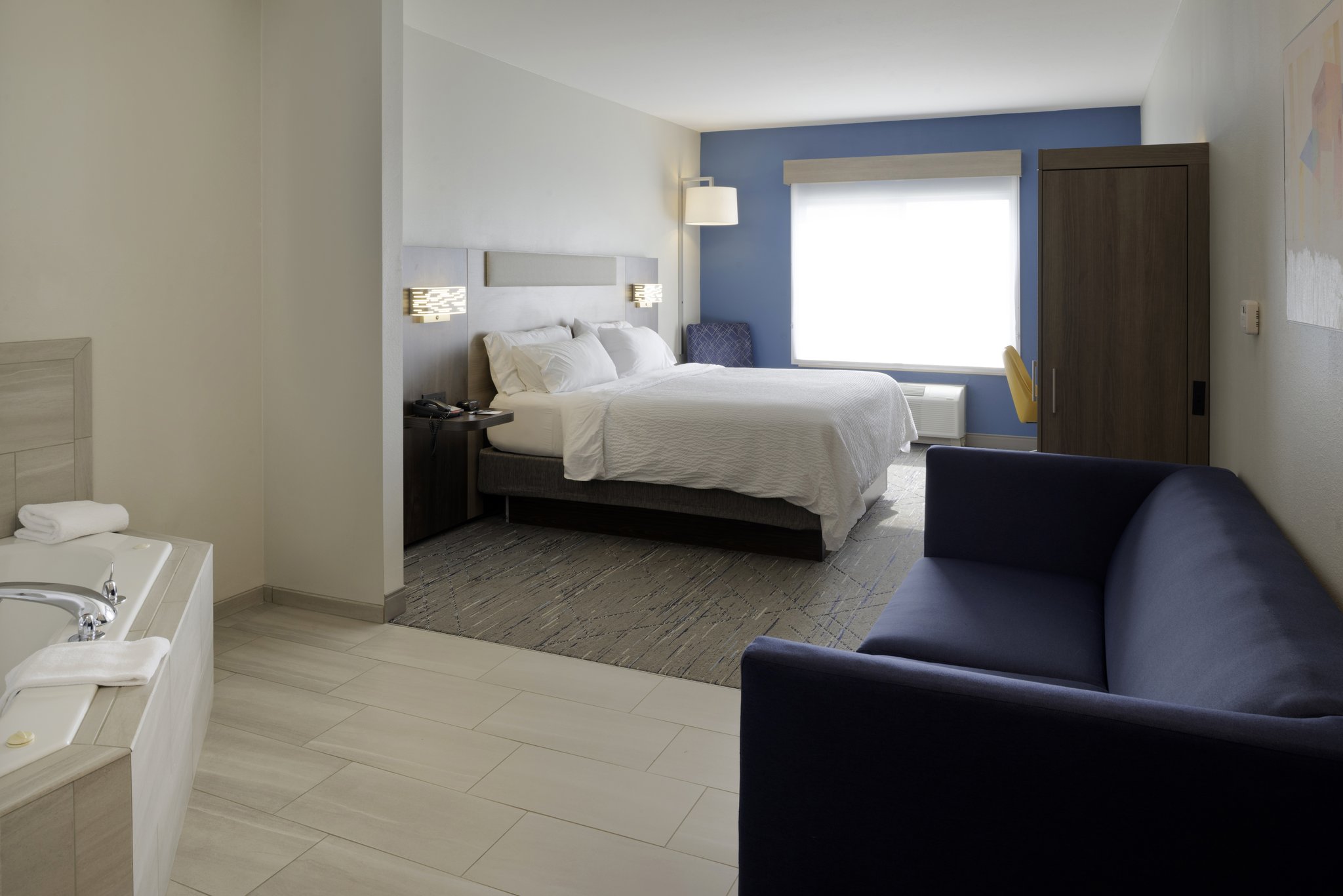 Holiday Inn Express & Suites Fort Atkinson by IHG Image