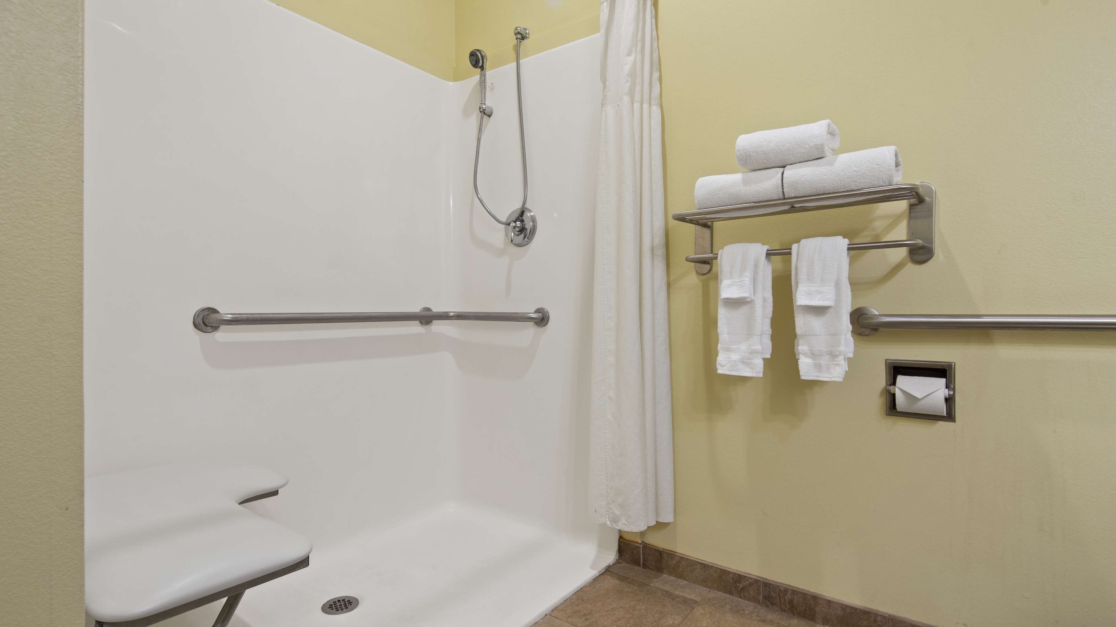 Best Western Plus Brunswick Inn & Suites Photo