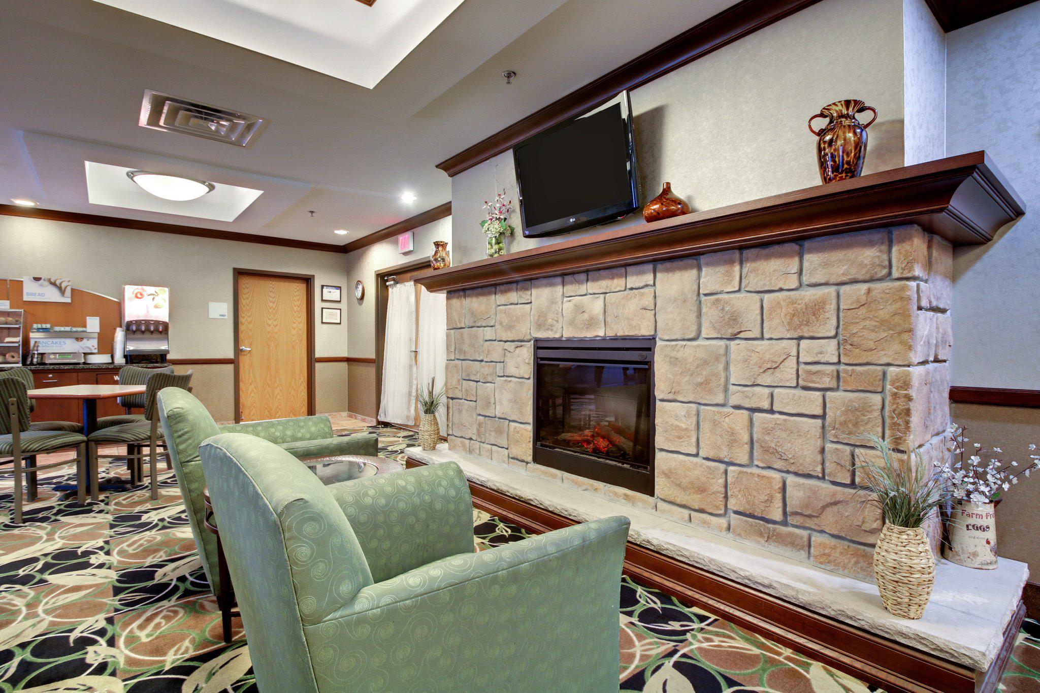 Holiday Inn Express & Suites Peru - Lasalle Area Photo