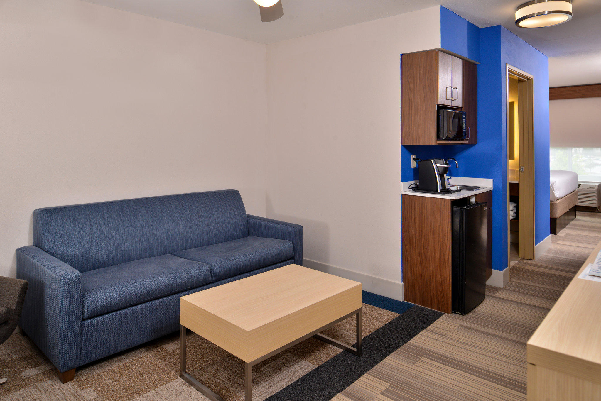 Holiday Inn Express & Suites Cincinnati - Mason Photo