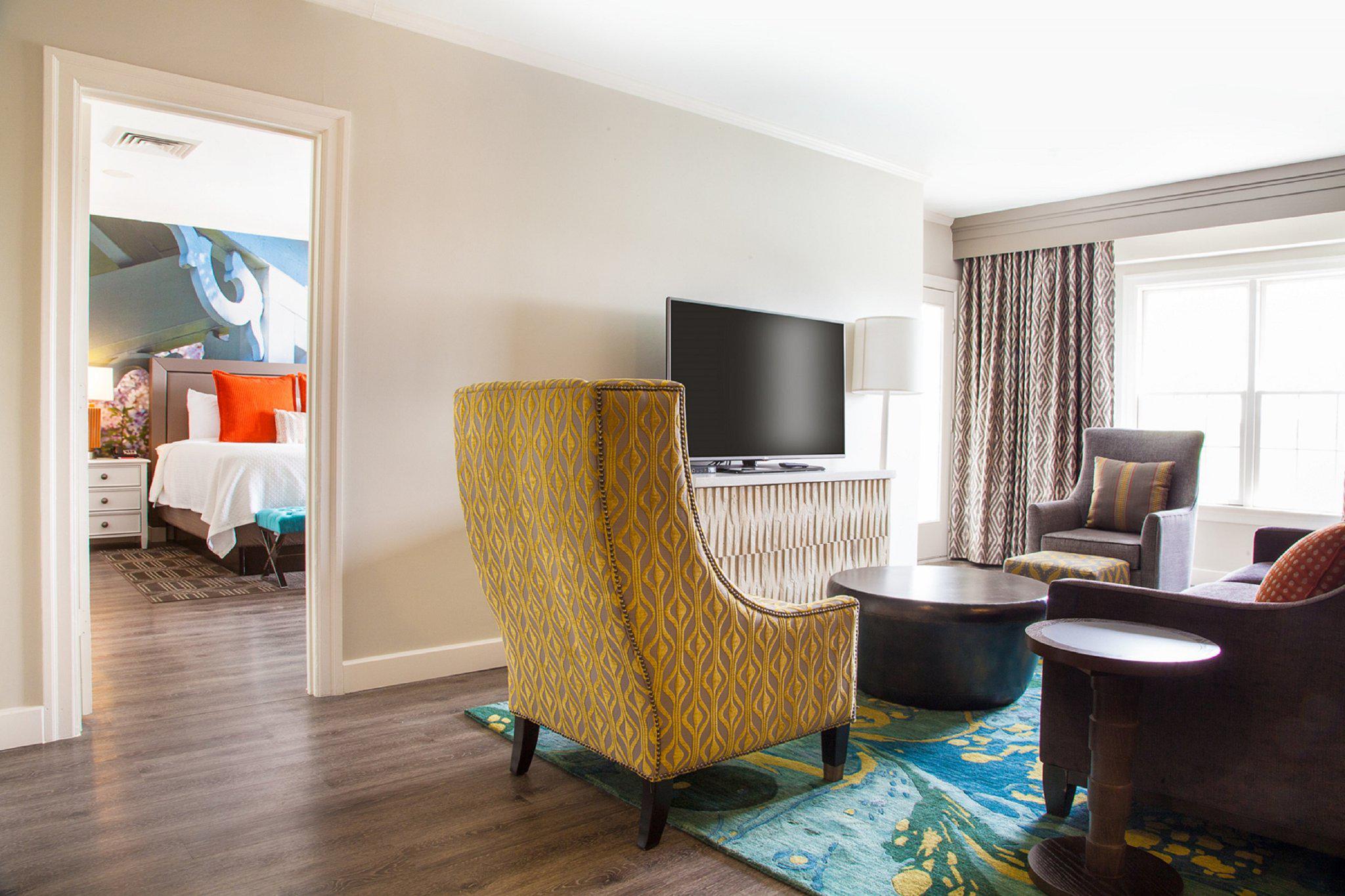 Hotel Indigo Atlanta - Vinings Photo