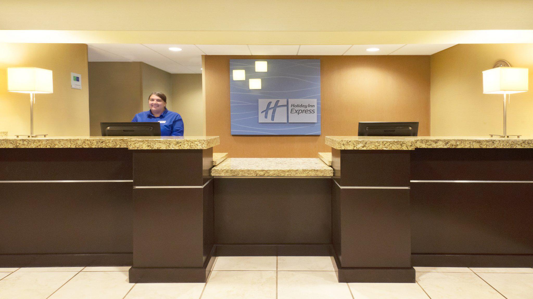 Holiday Inn Express & Suites Colby Photo