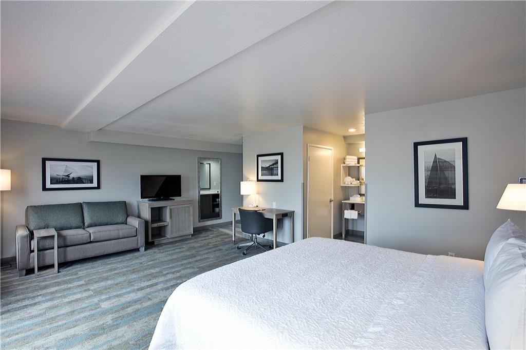 Hampton Inn and Suites Hermosa Beach Image