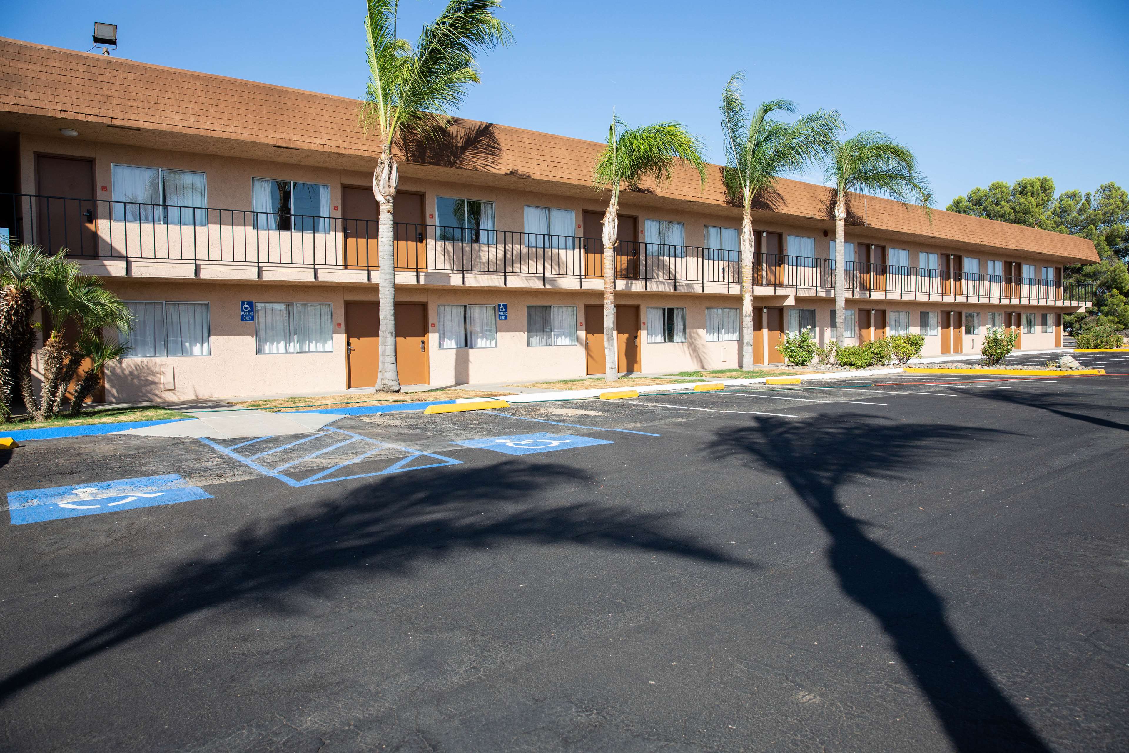 SureStay Hotel by Best Western Buttonwillow Photo
