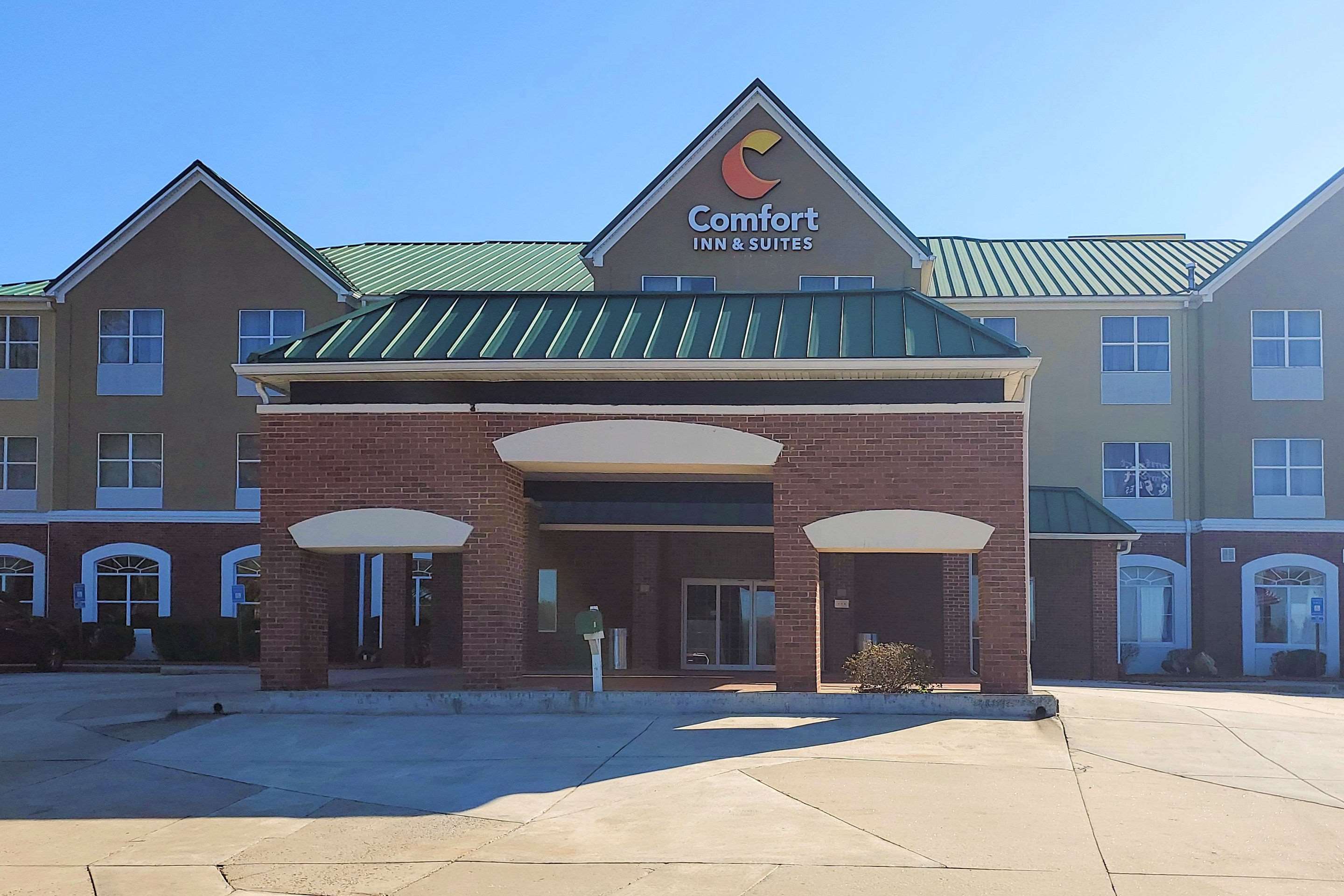 Comfort Inn & Suites Cartersville - Emerson Lake Point Photo