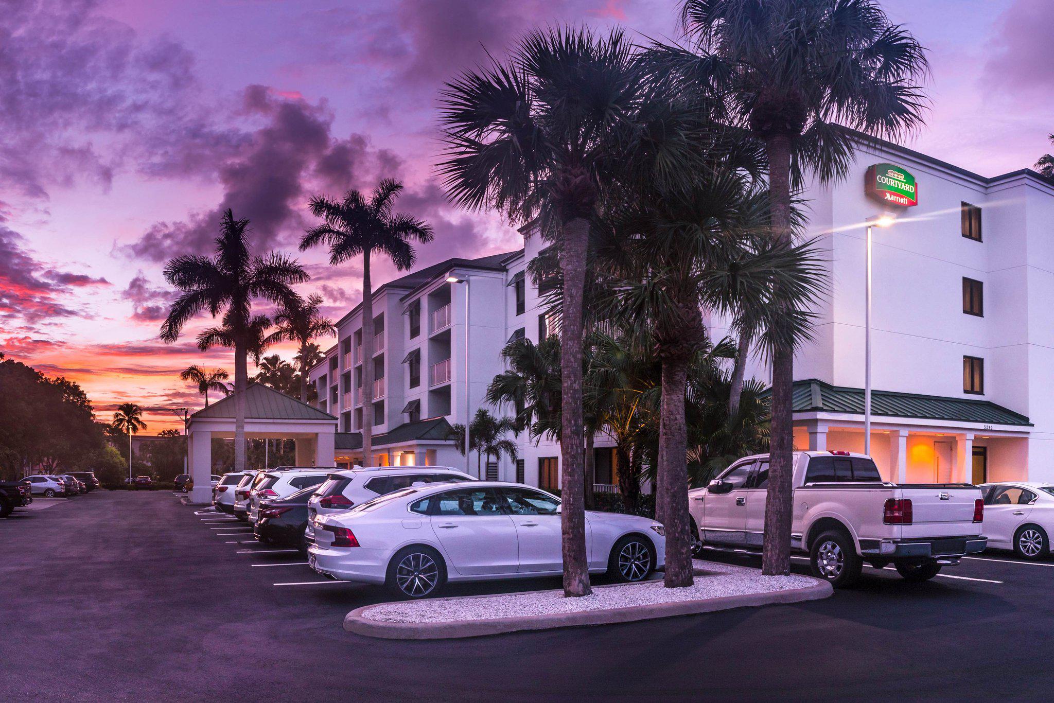 Courtyard by Marriott Naples Photo