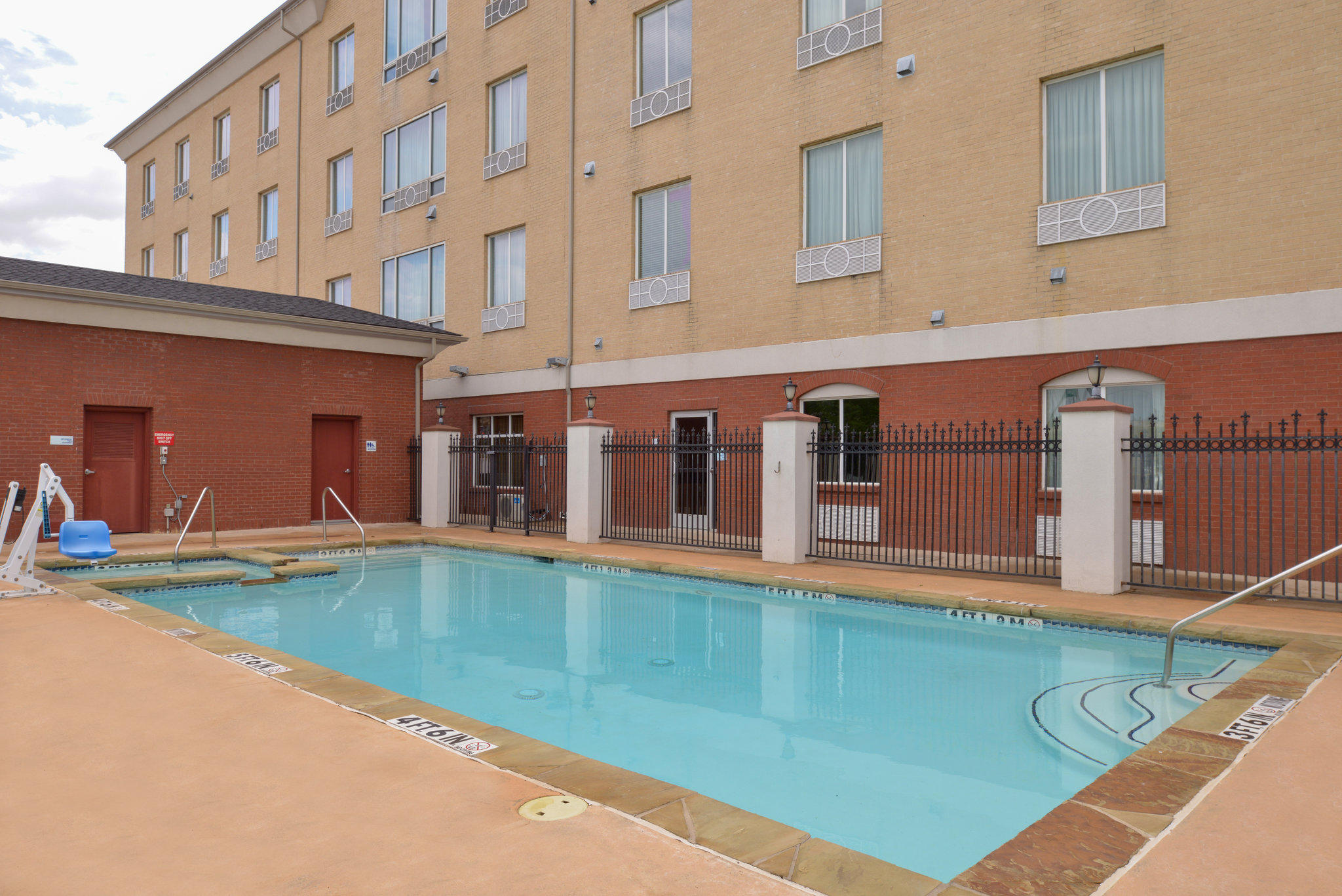 Holiday Inn Express & Suites Royse City - Rockwall Photo