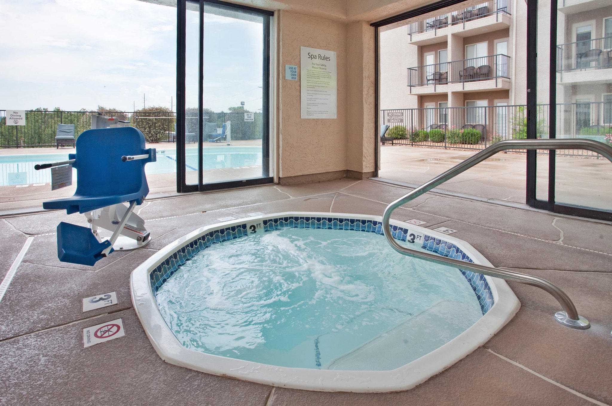 Holiday Inn Express & Suites Branson 76 Central Photo