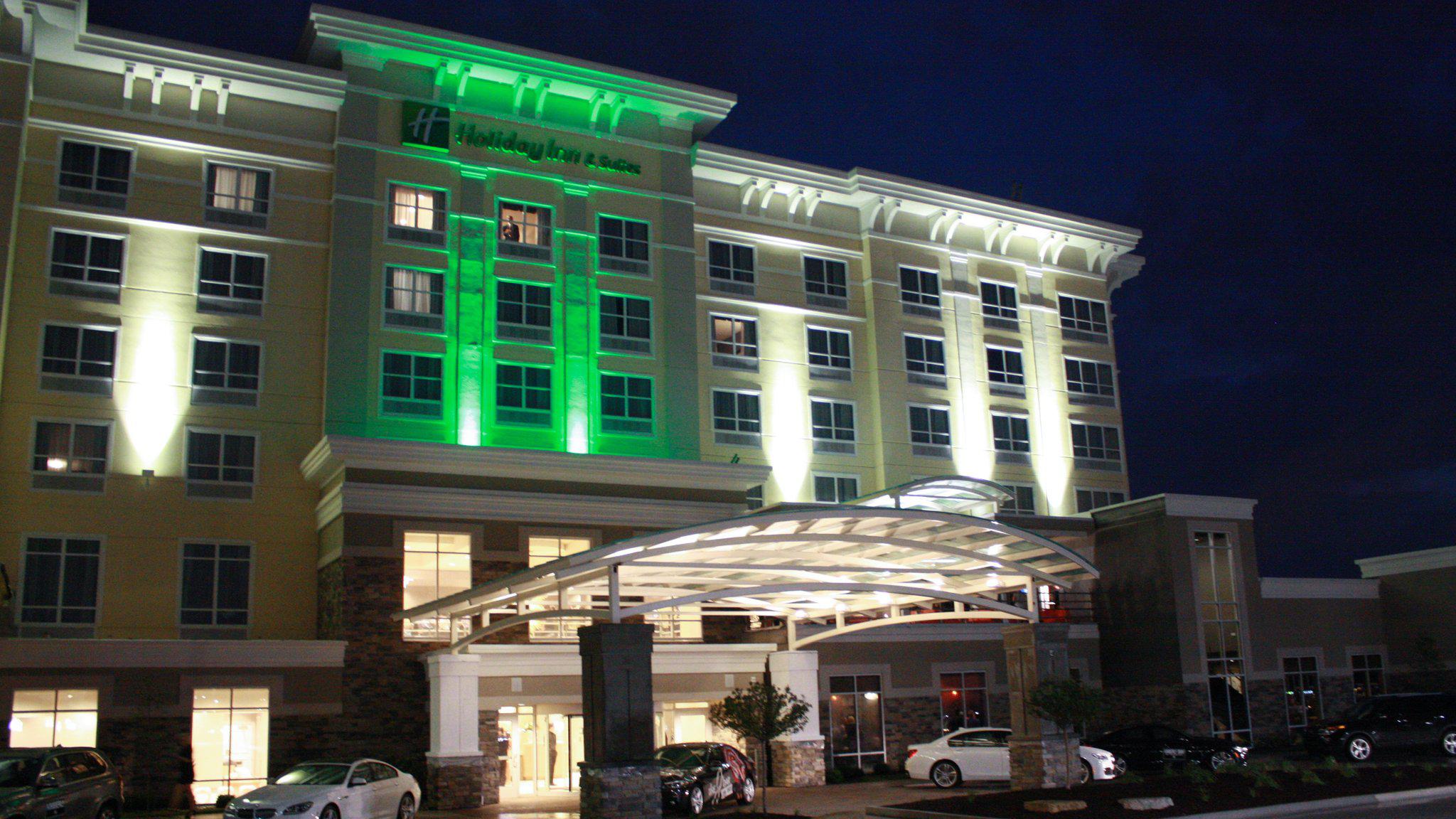 Holiday Inn & Suites Davenport Photo