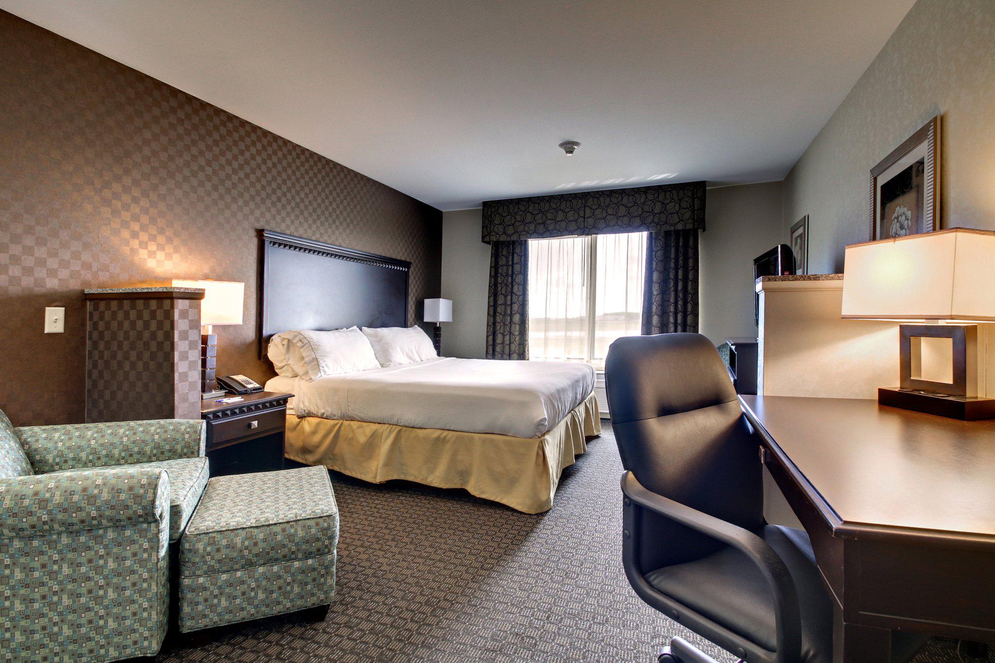 Holiday Inn Express & Suites Peru - Lasalle Area Photo