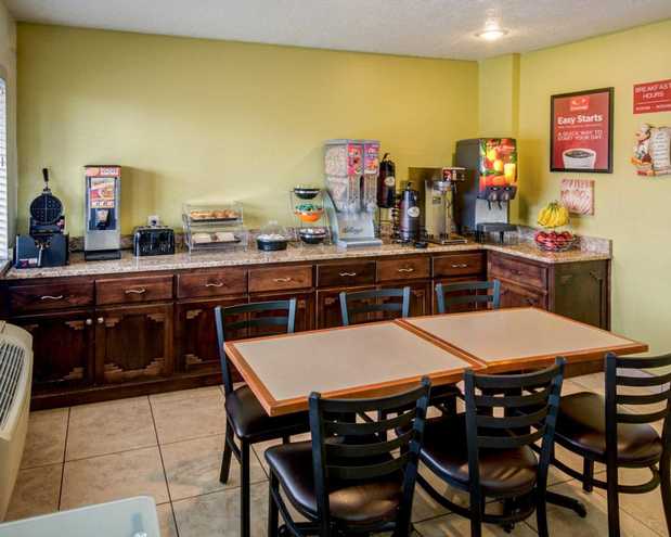 Images Econo Lodge East