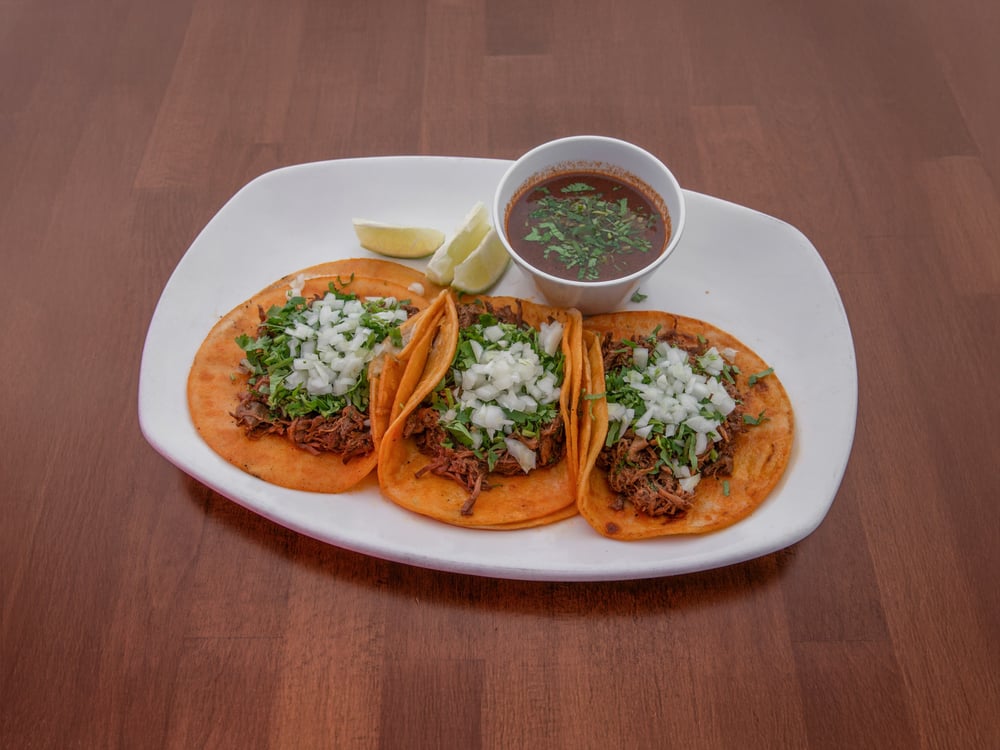 3 Porciones De Tacos De Birria Con Consomé / 3 Pieces of Birria Tacos with Consomme