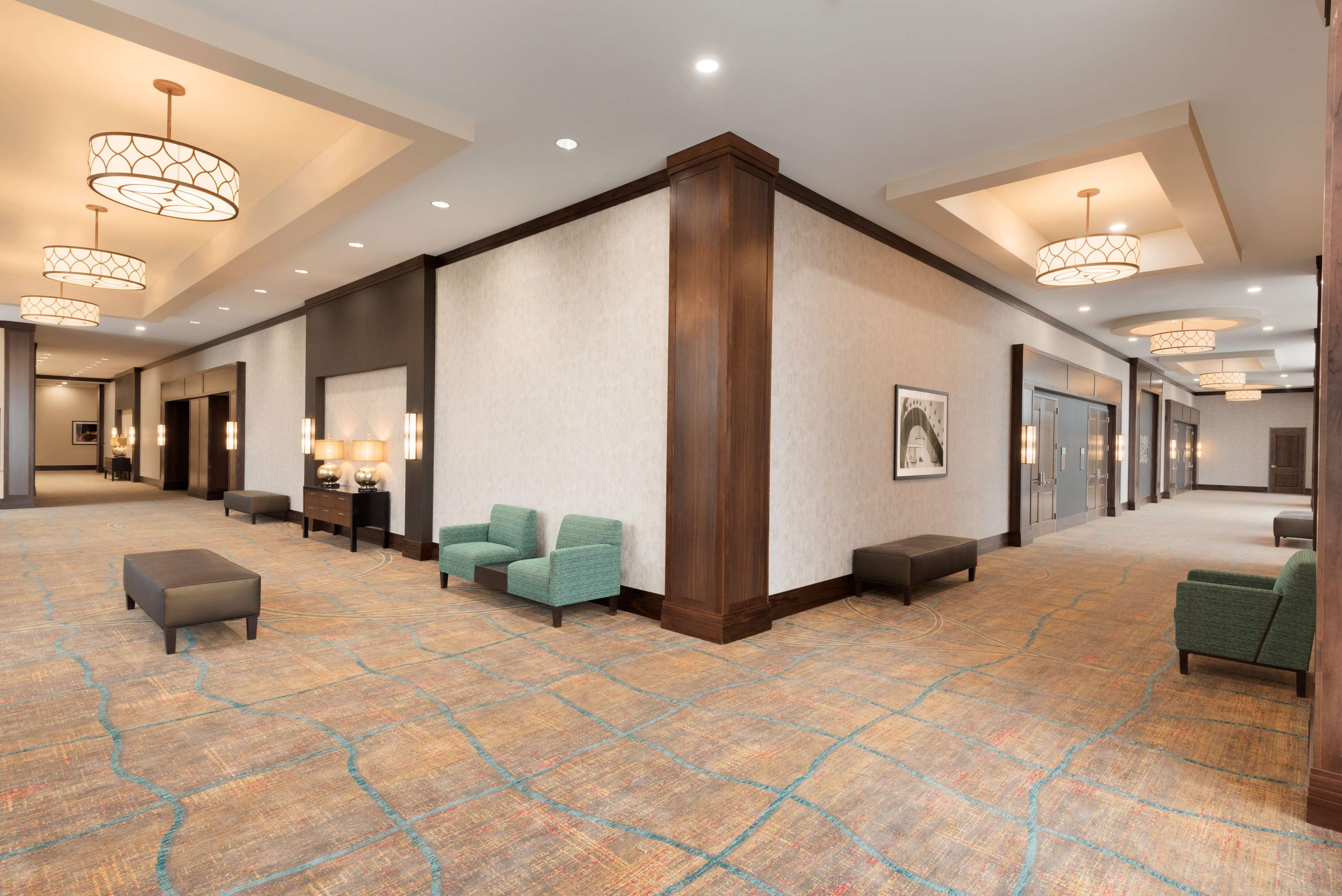 Embassy Suites by Hilton Chicago Naperville Photo