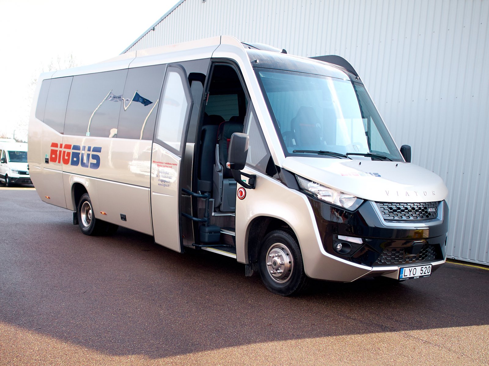 Iveco Viator (VIP class) – seating capacity: 29 passengers + 1 guide + 1 driver