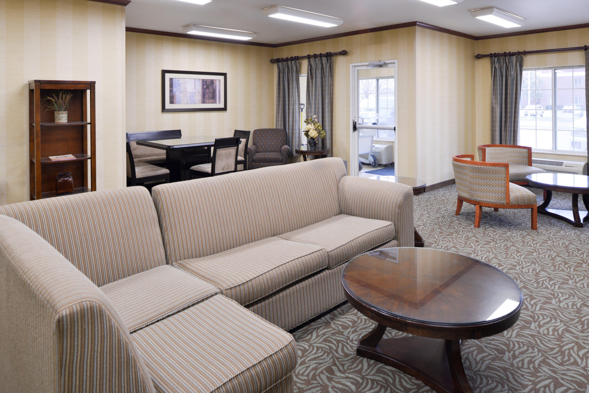 Holiday Inn Express & Suites Sioux Falls at Empire Mall Photo