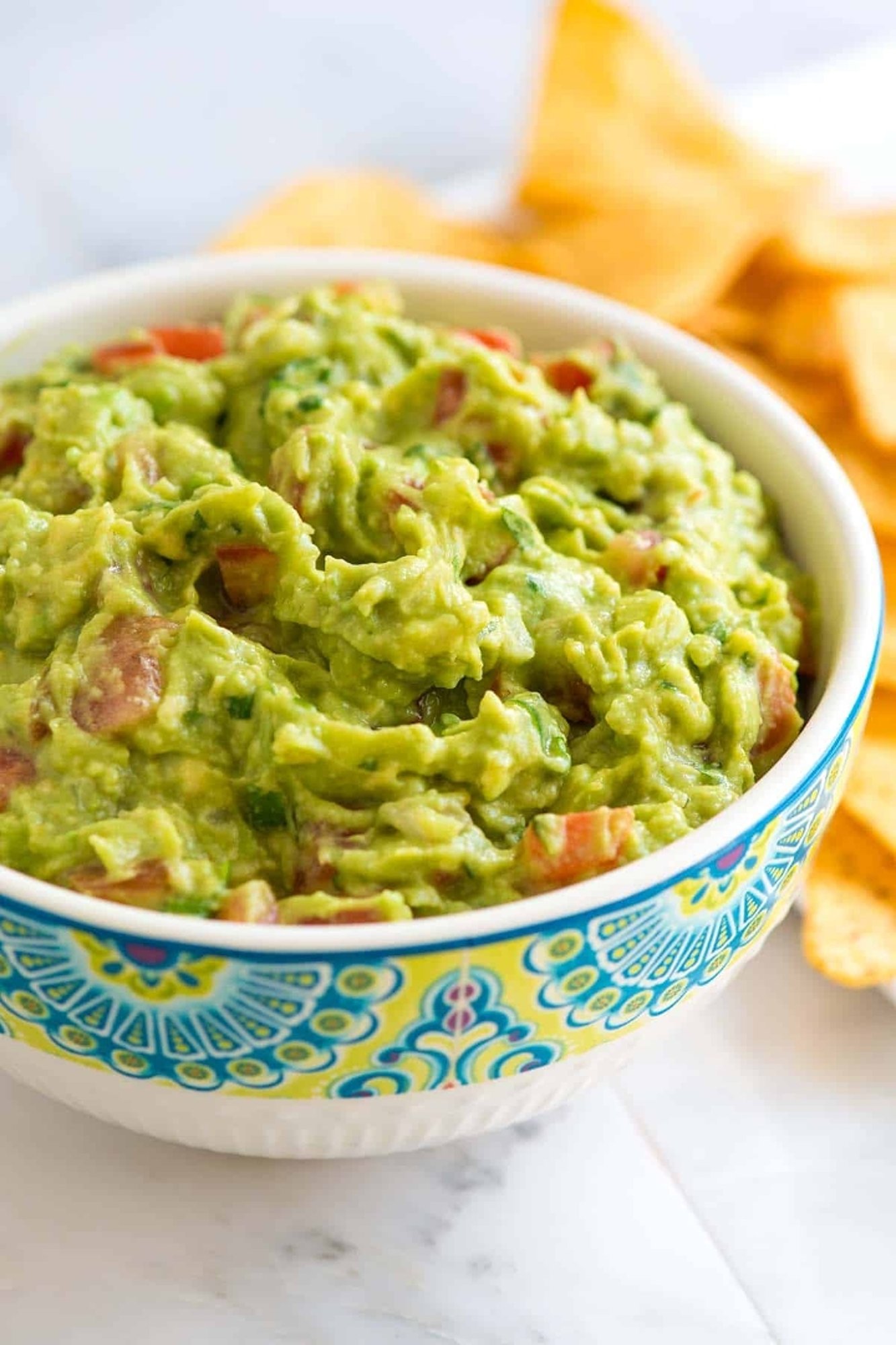Guacamole 12oz cup w/chips