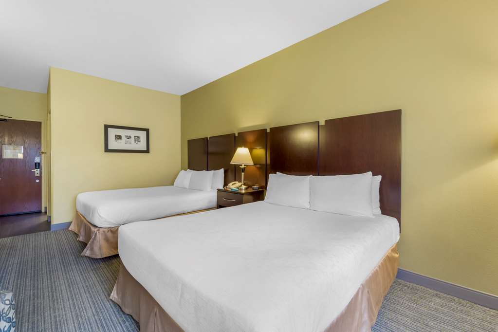 Best Western Plus Plaza by the Green Image