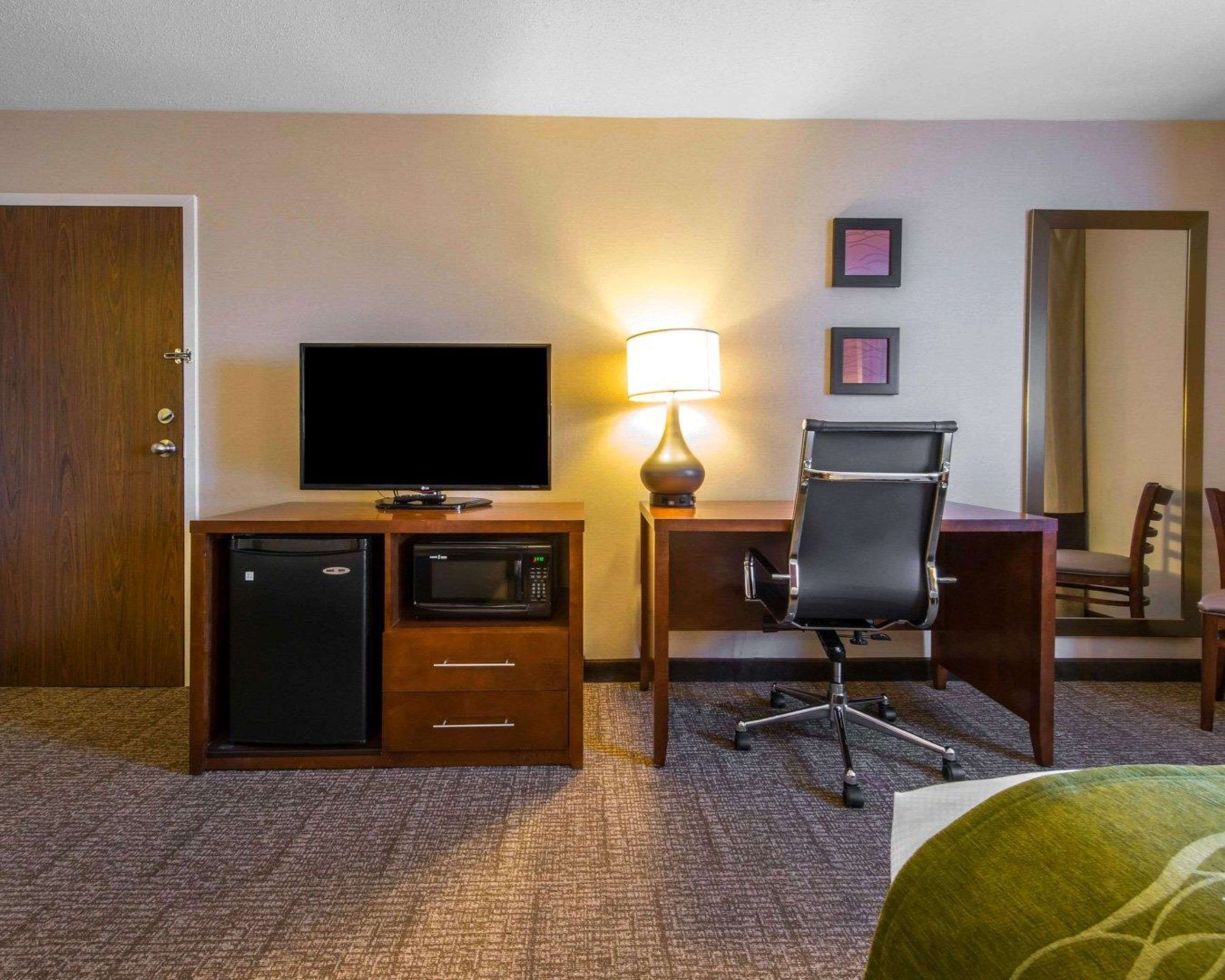 Comfort Inn & Suites Photo