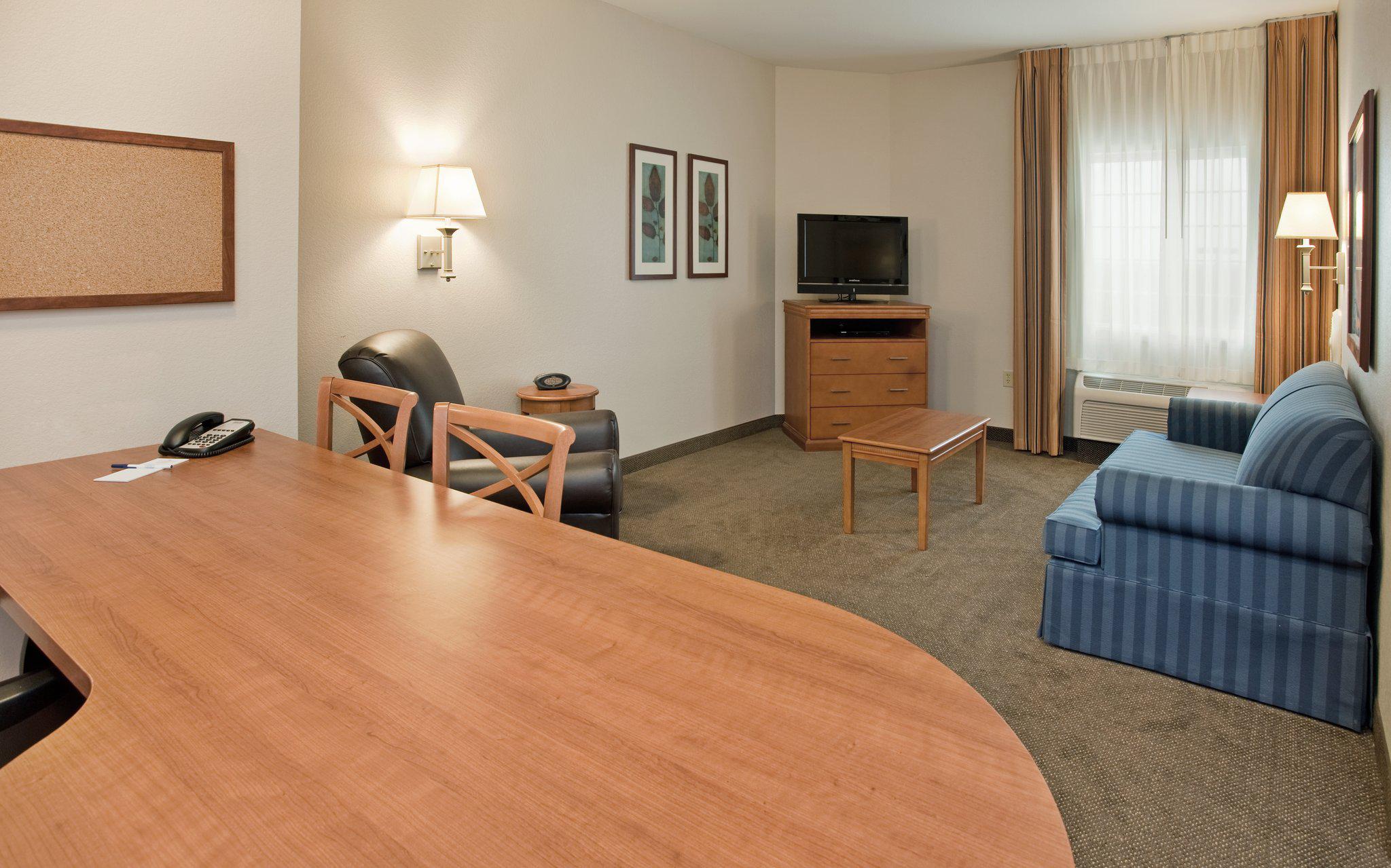 Candlewood Suites Kansas City Northeast Photo