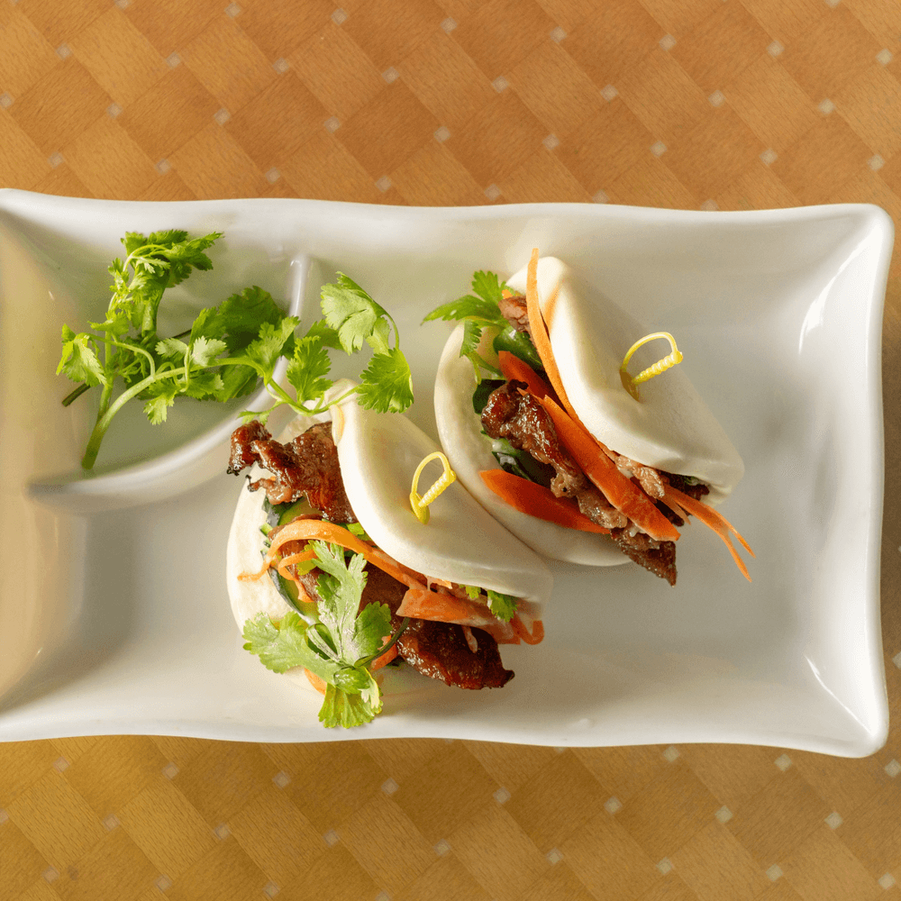 A18 – Grilled Chicken or Pork on Buns (Gà Hoặc Thịt Nướng Kẹp Bánh Báo)