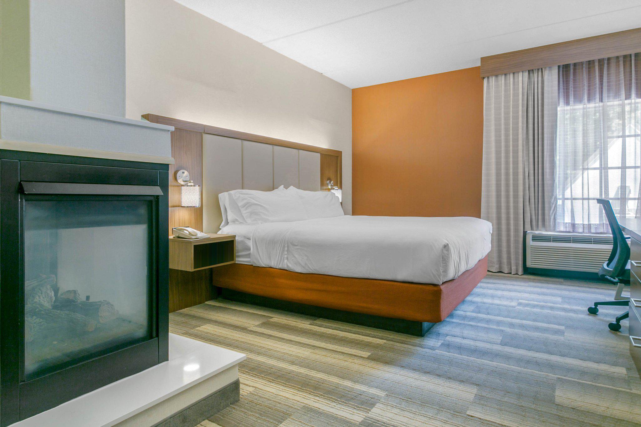 Holiday Inn Express & Suites Mount Arlington-Rockaway Area Photo