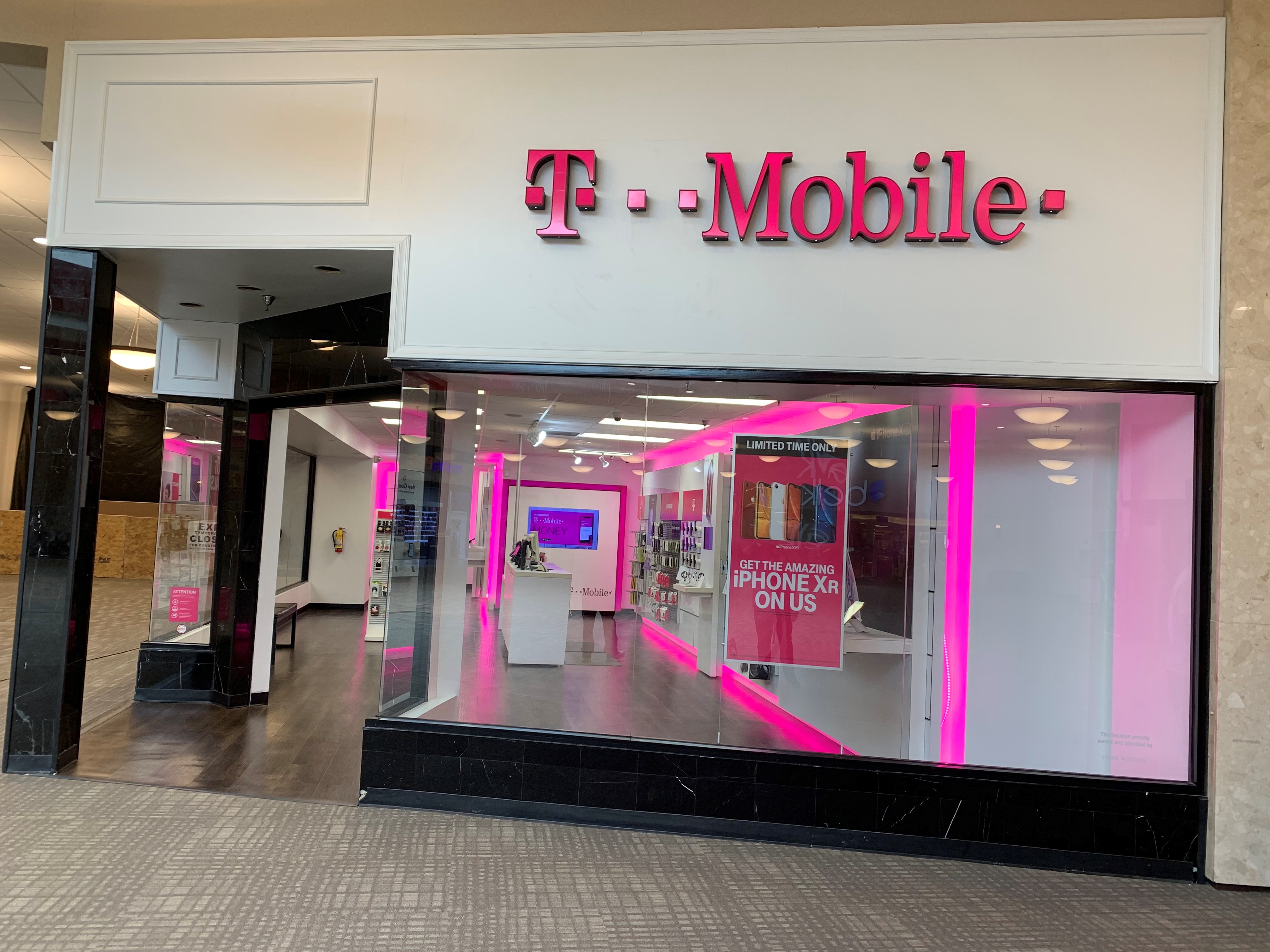 T-Mobile Kiosk Photo