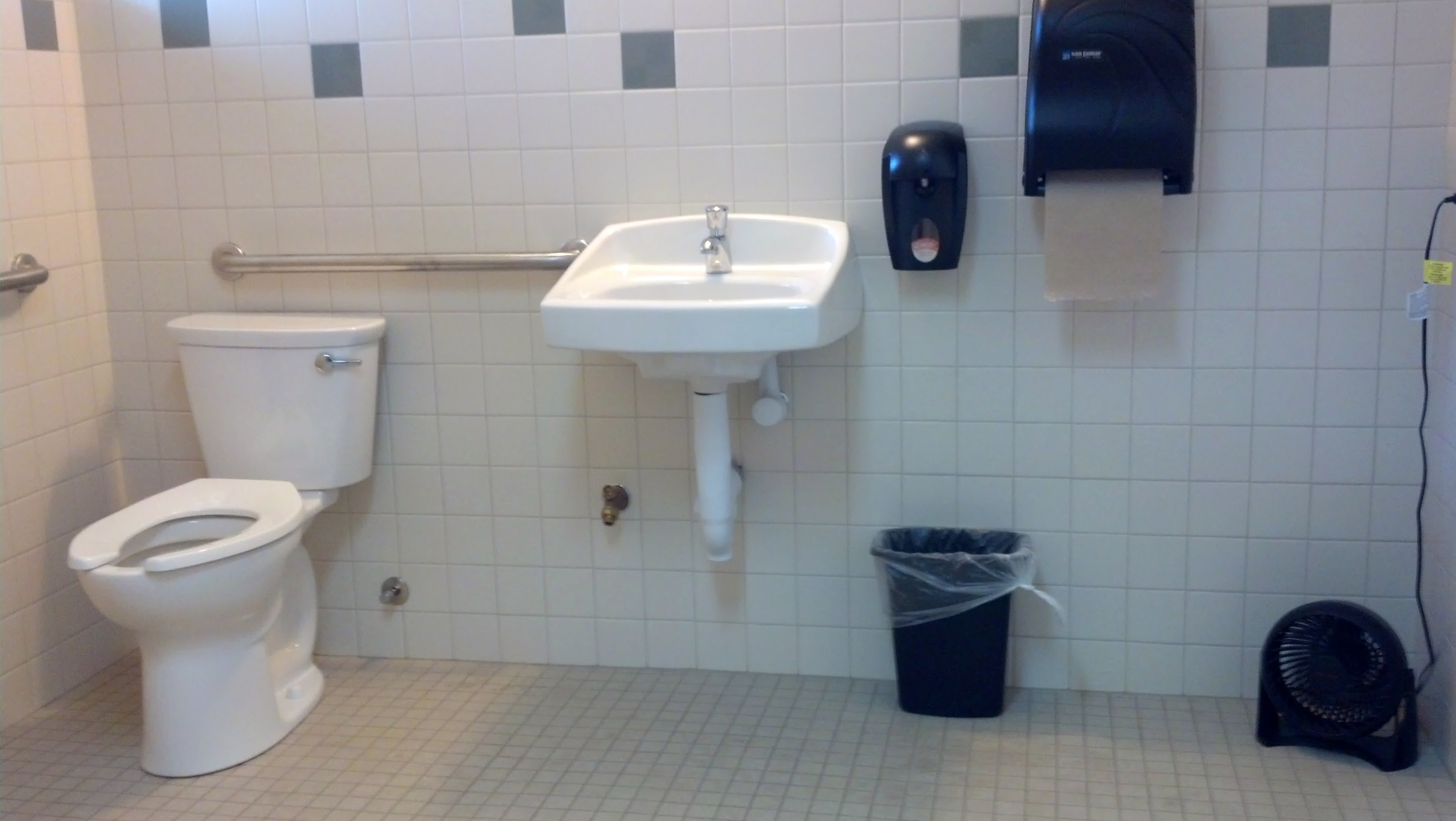 Umpqua Riverfront RV Park & Boat Ramp Image