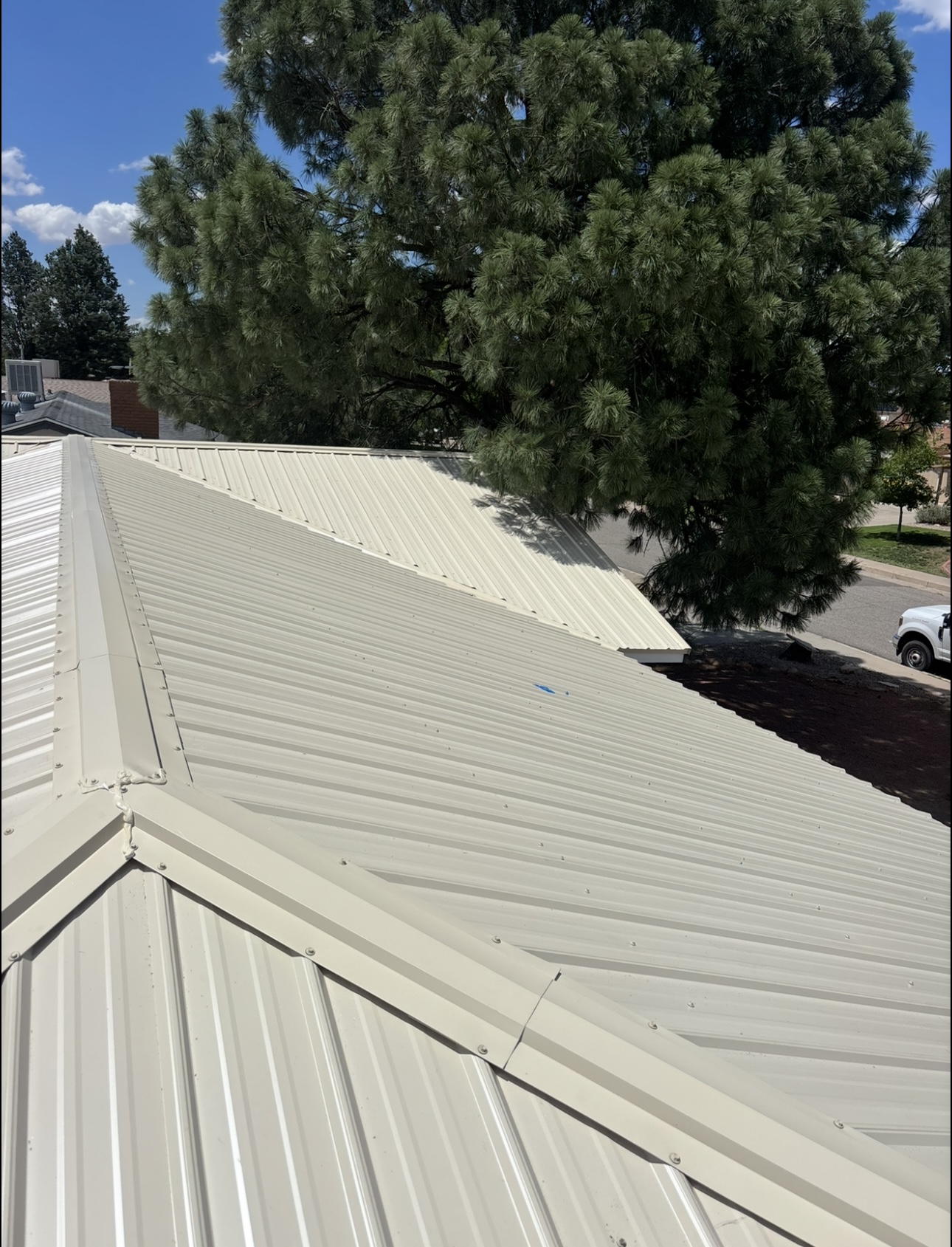 Oakridge Roofing Solutions LLC Logo