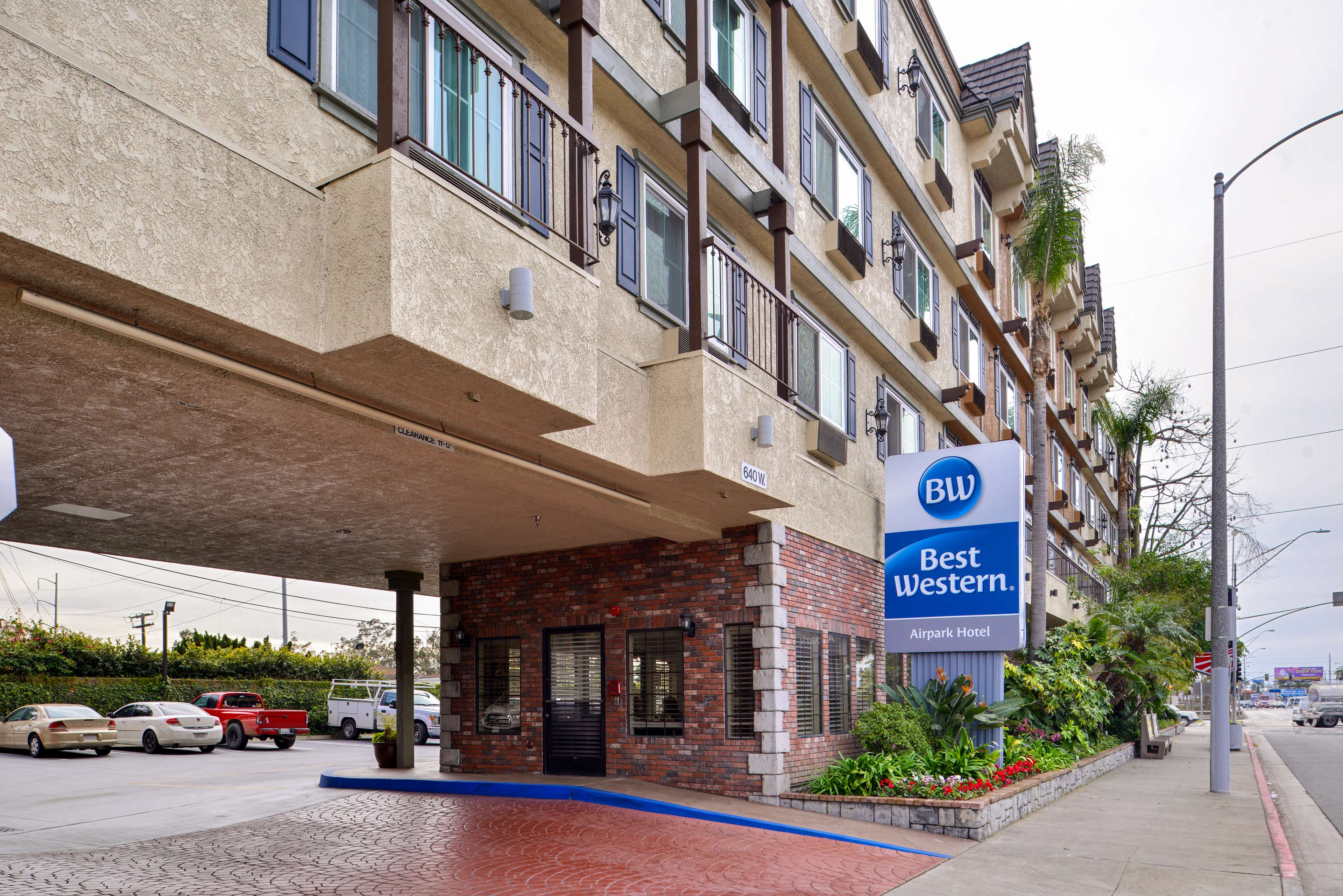 Best Western Airpark Hotel-Los Angeles LAX Airport Photo