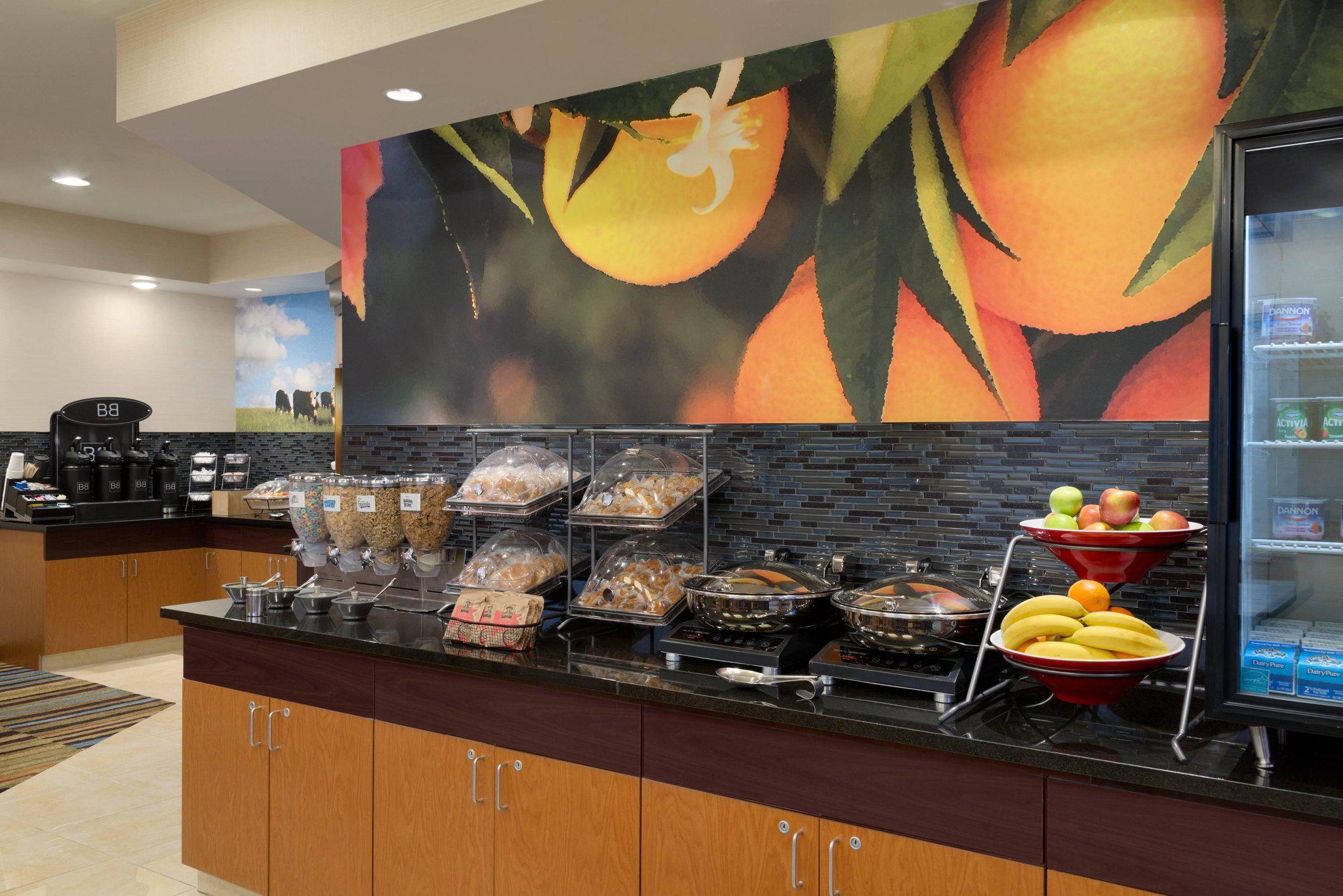 Fairfield Inn & Suites by Marriott Bismarck North Photo