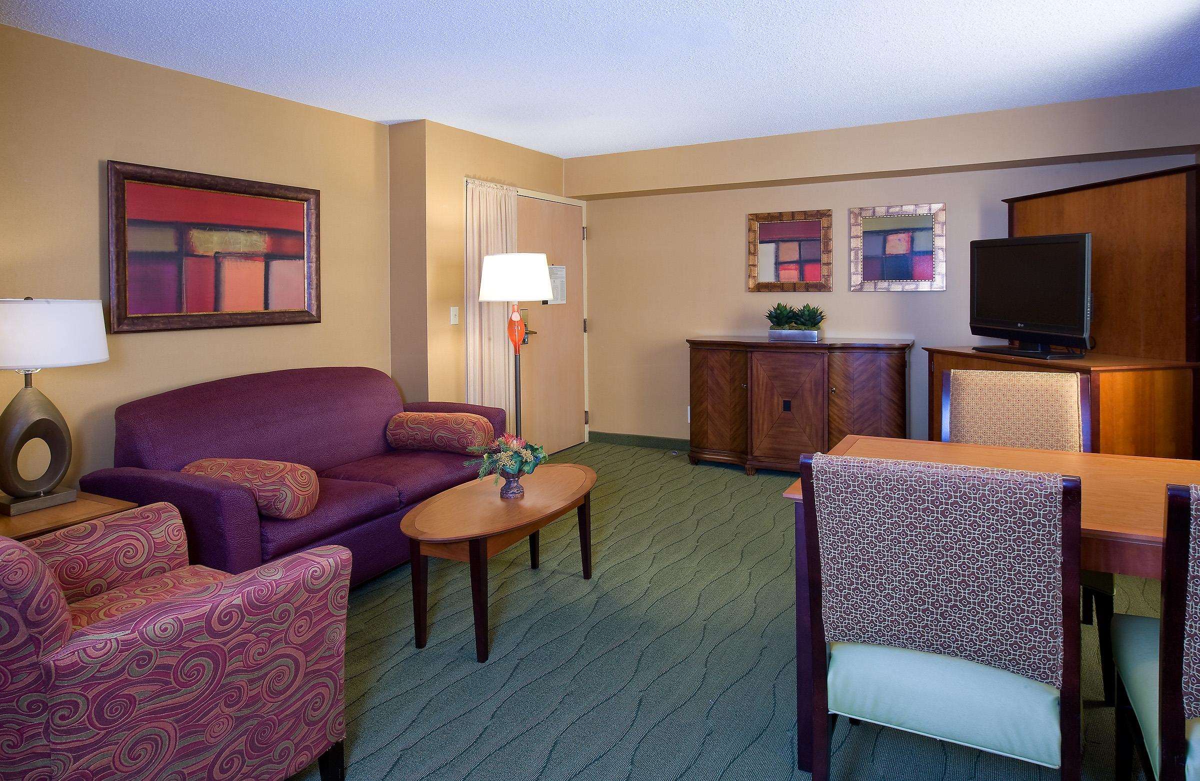 Embassy Suites by Hilton Kansas City International Airport Photo