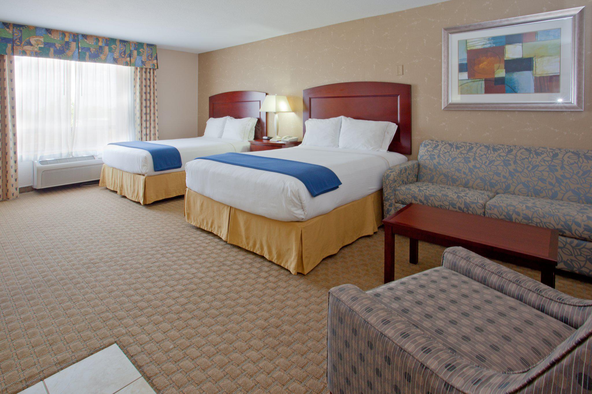 Holiday Inn Express & Suites College Station Photo